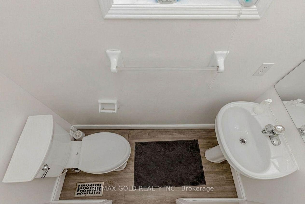 Photo 12 of 35 Ridgefield Court, Brampton, Vales of Castlemore — HOMEH