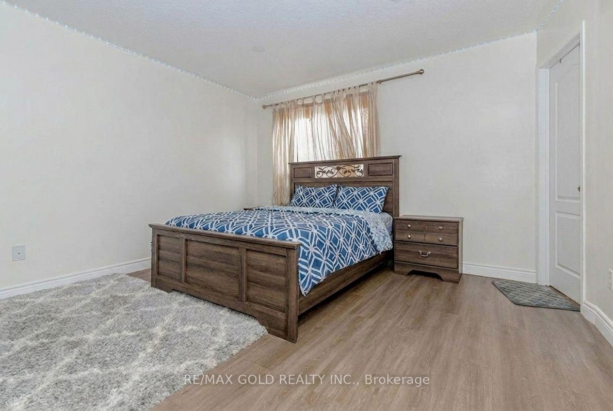 Photo 13 of 35 Ridgefield Court, Brampton, Vales of Castlemore — HOMEH