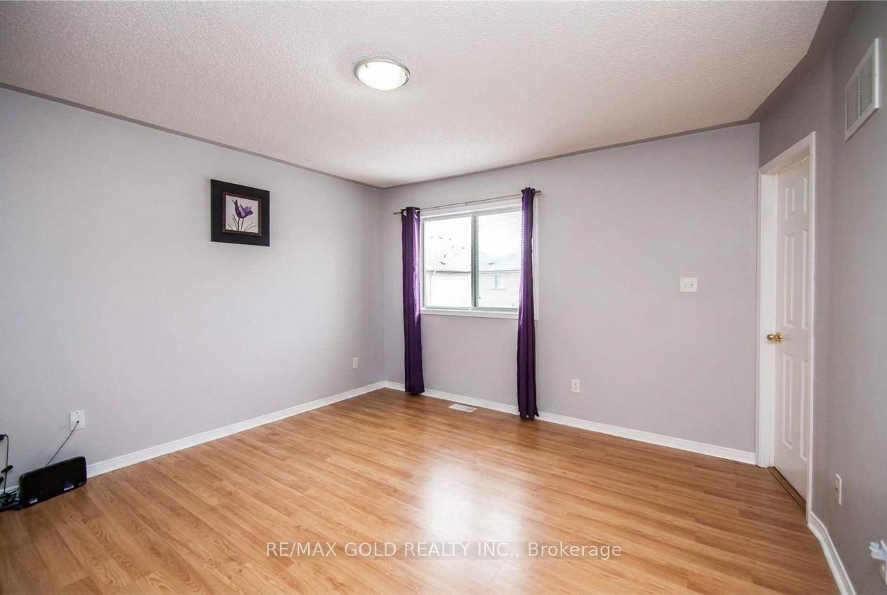 Photo 14 of 35 Ridgefield Court, Brampton, Vales of Castlemore — HOMEH