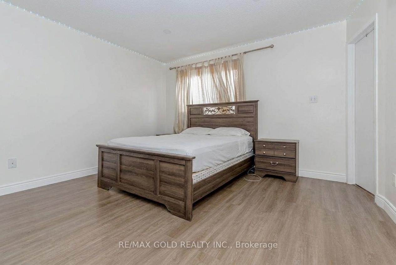Photo 15 of 35 Ridgefield Court, Brampton, Vales of Castlemore — HOMEH