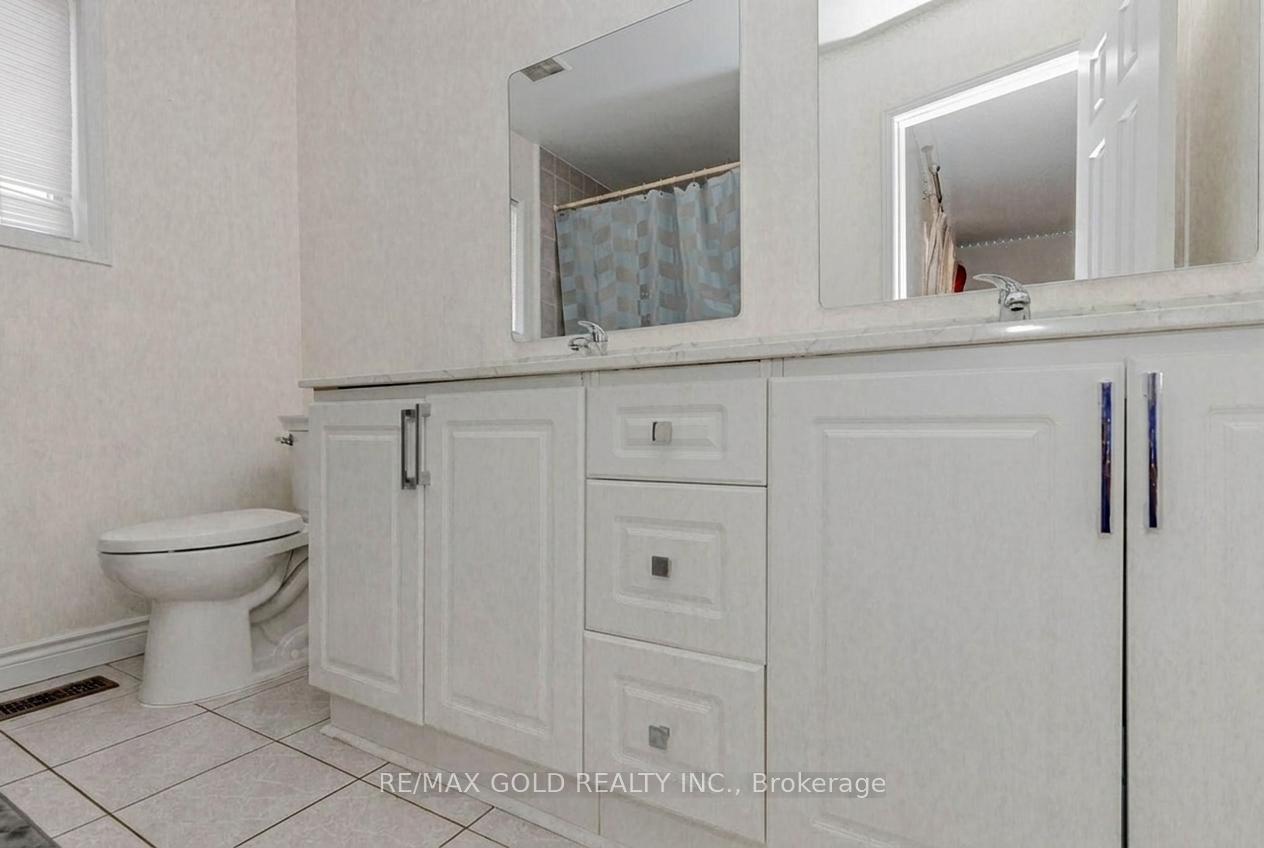 Photo 18 of 35 Ridgefield Court, Brampton, Vales of Castlemore — HOMEH