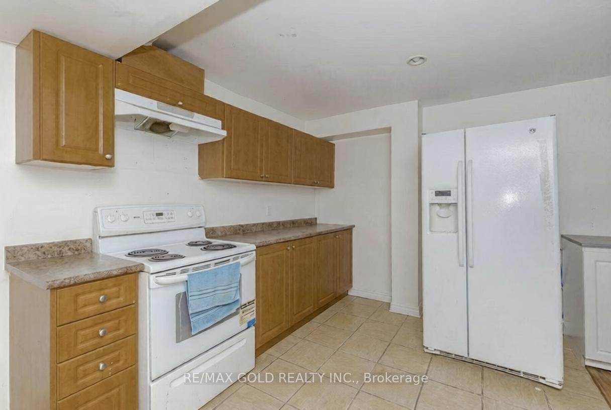 Photo 19 of 35 Ridgefield Court, Brampton, Vales of Castlemore — HOMEH
