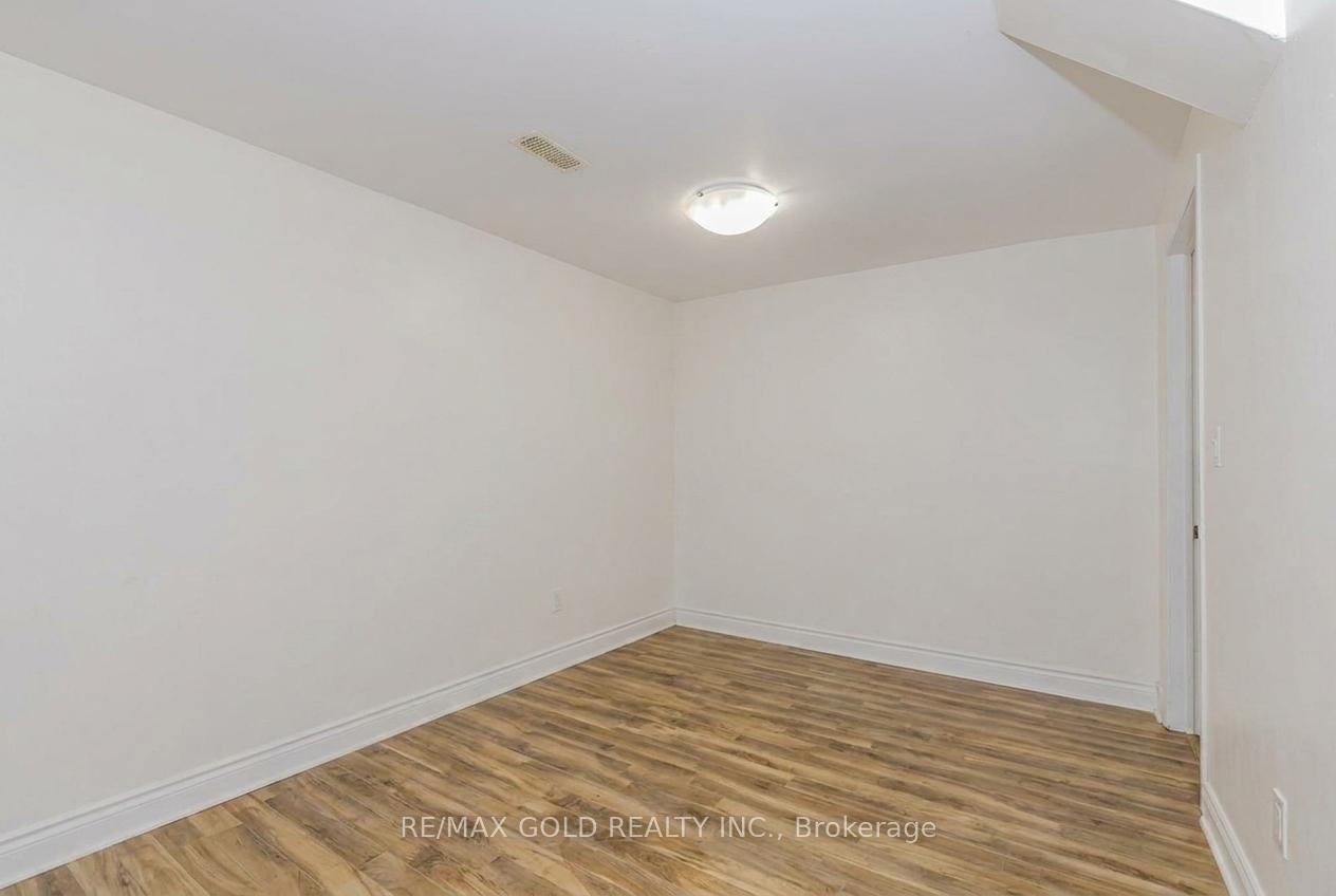 Photo 20 of 35 Ridgefield Court, Brampton, Vales of Castlemore — HOMEH