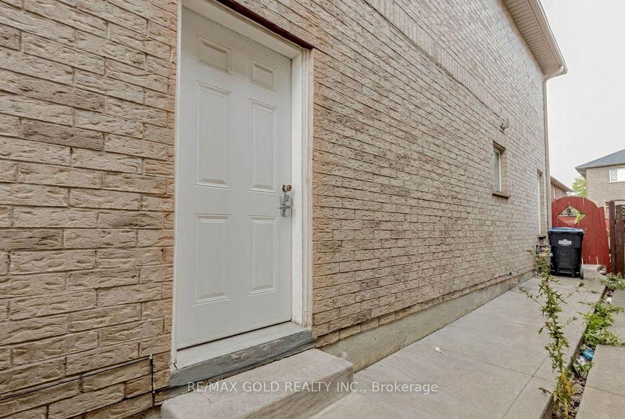 Photo 22 of 35 Ridgefield Court, Brampton, Vales of Castlemore — HOMEH