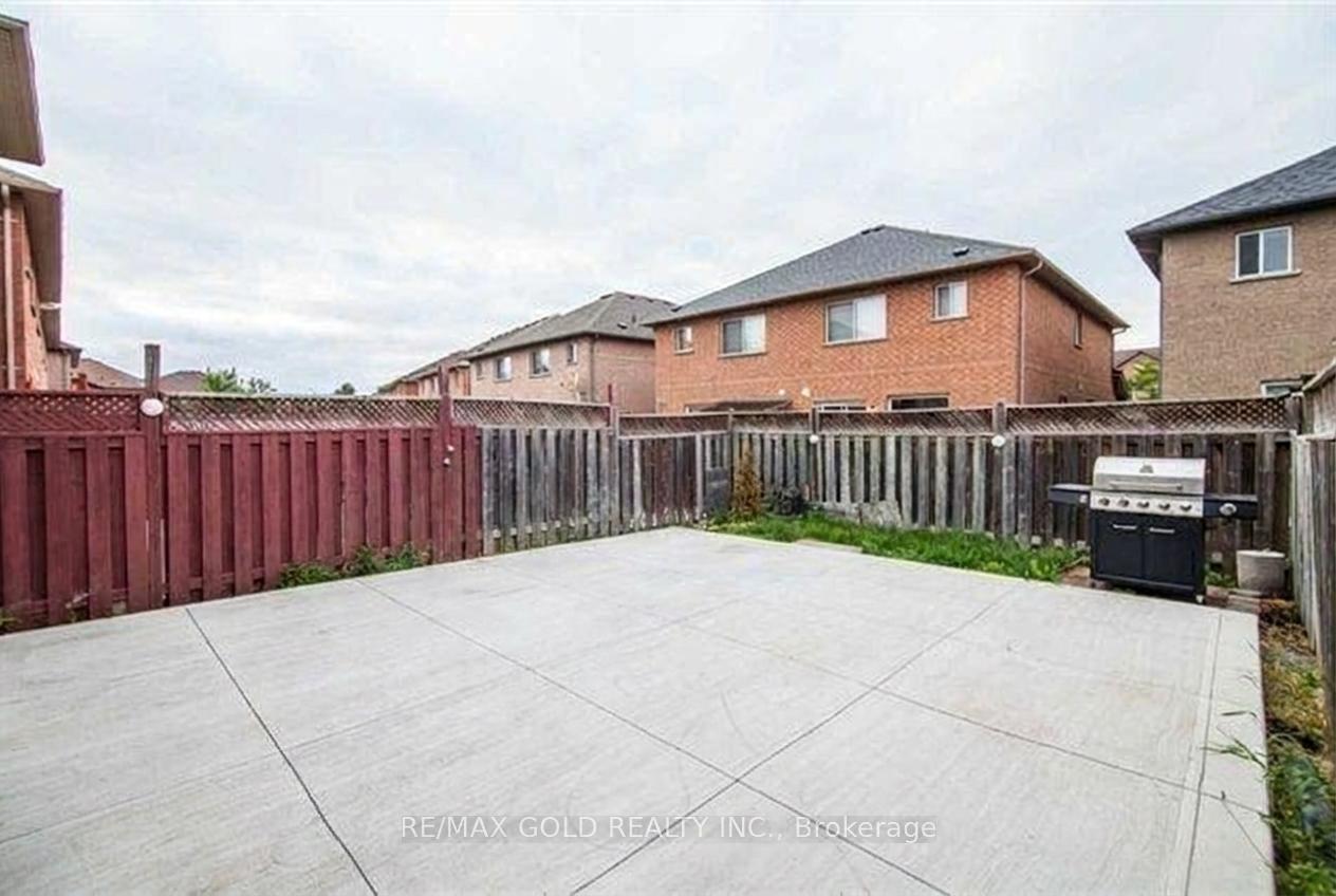 Photo 23 of 35 Ridgefield Court, Brampton, Vales of Castlemore — HOMEH