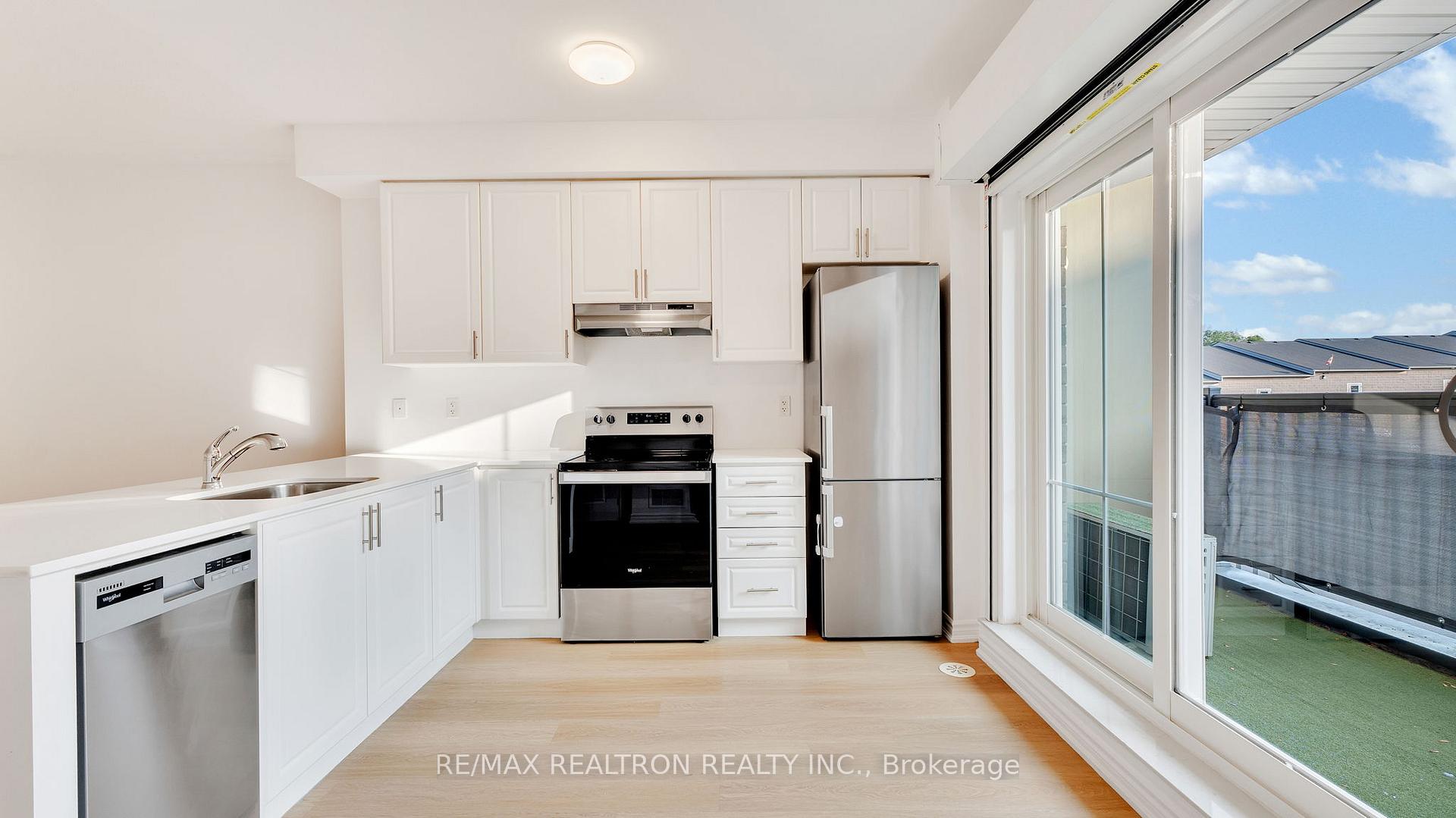 Photo 8 of Unit 4, 470 Beresford Path, Oshawa, Central — HOMEH