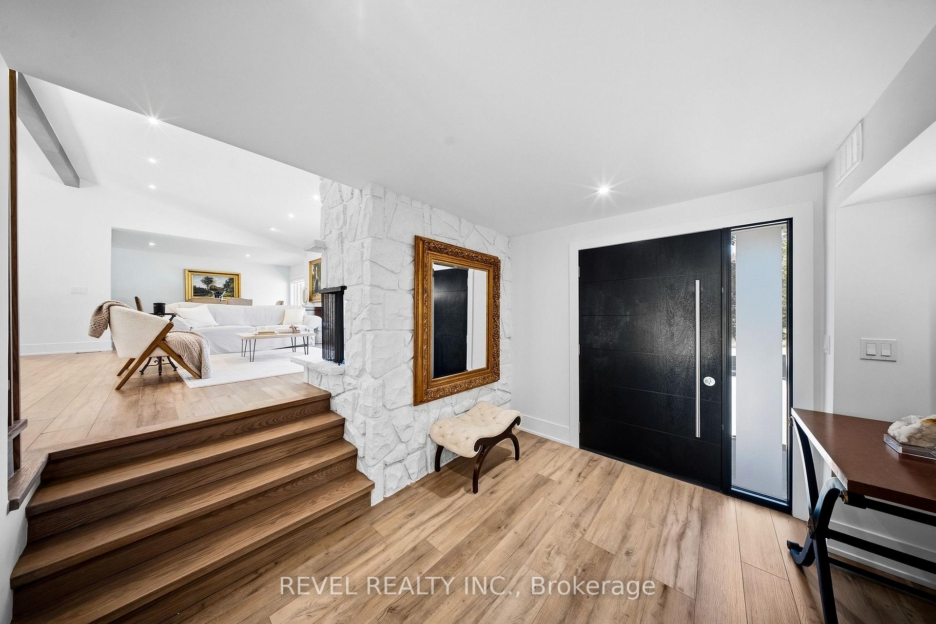 Photo 3 of 222 Albert Street, Caledon, Bolton East — HOMEH