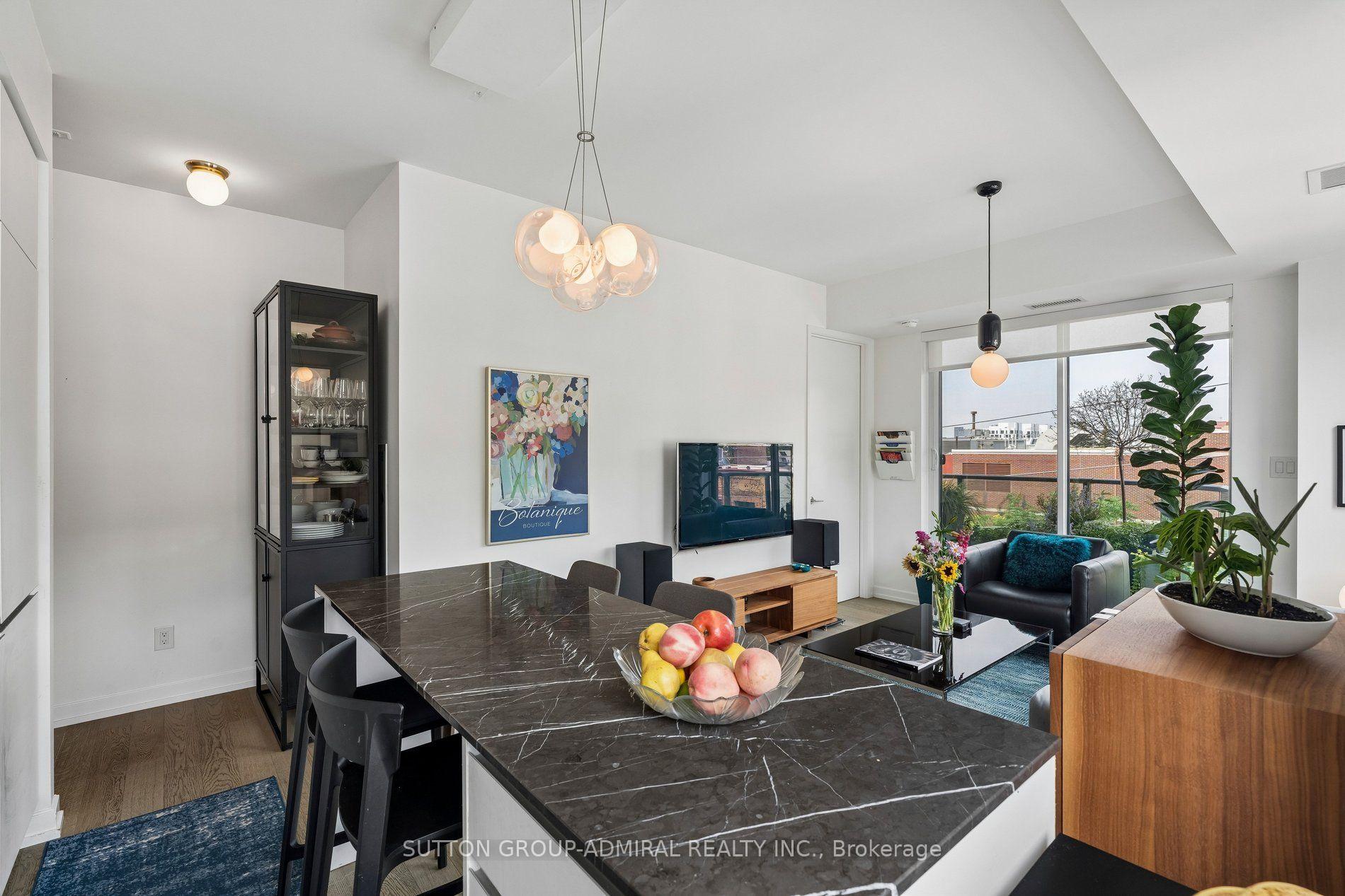 Photo 4 of Unit 408, 377 Madison Avenue, Toronto, Casa Loma — HOMEH