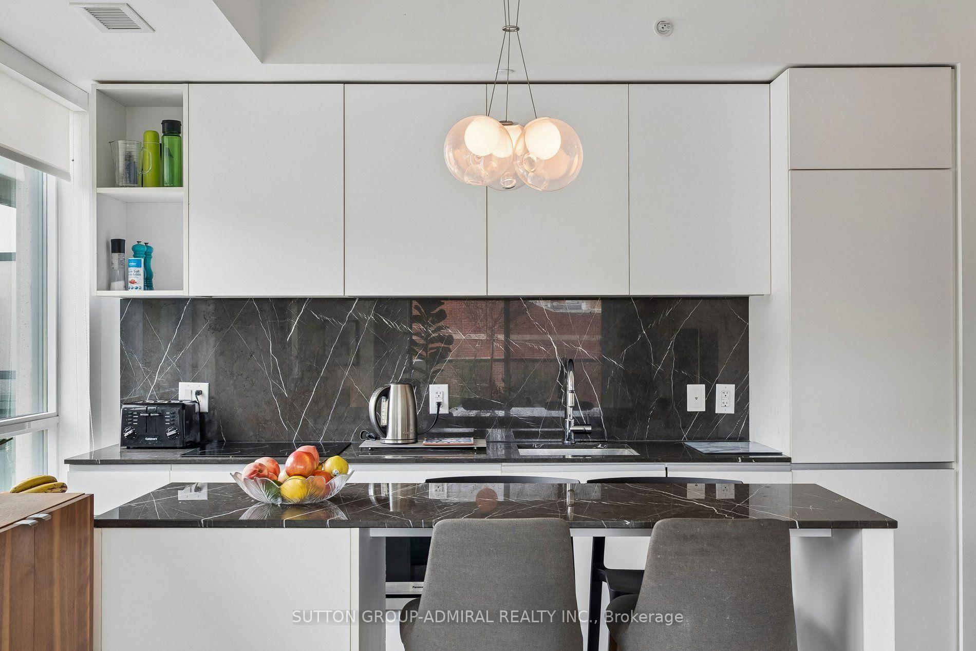 Photo 5 of Unit 408, 377 Madison Avenue, Toronto, Casa Loma — HOMEH