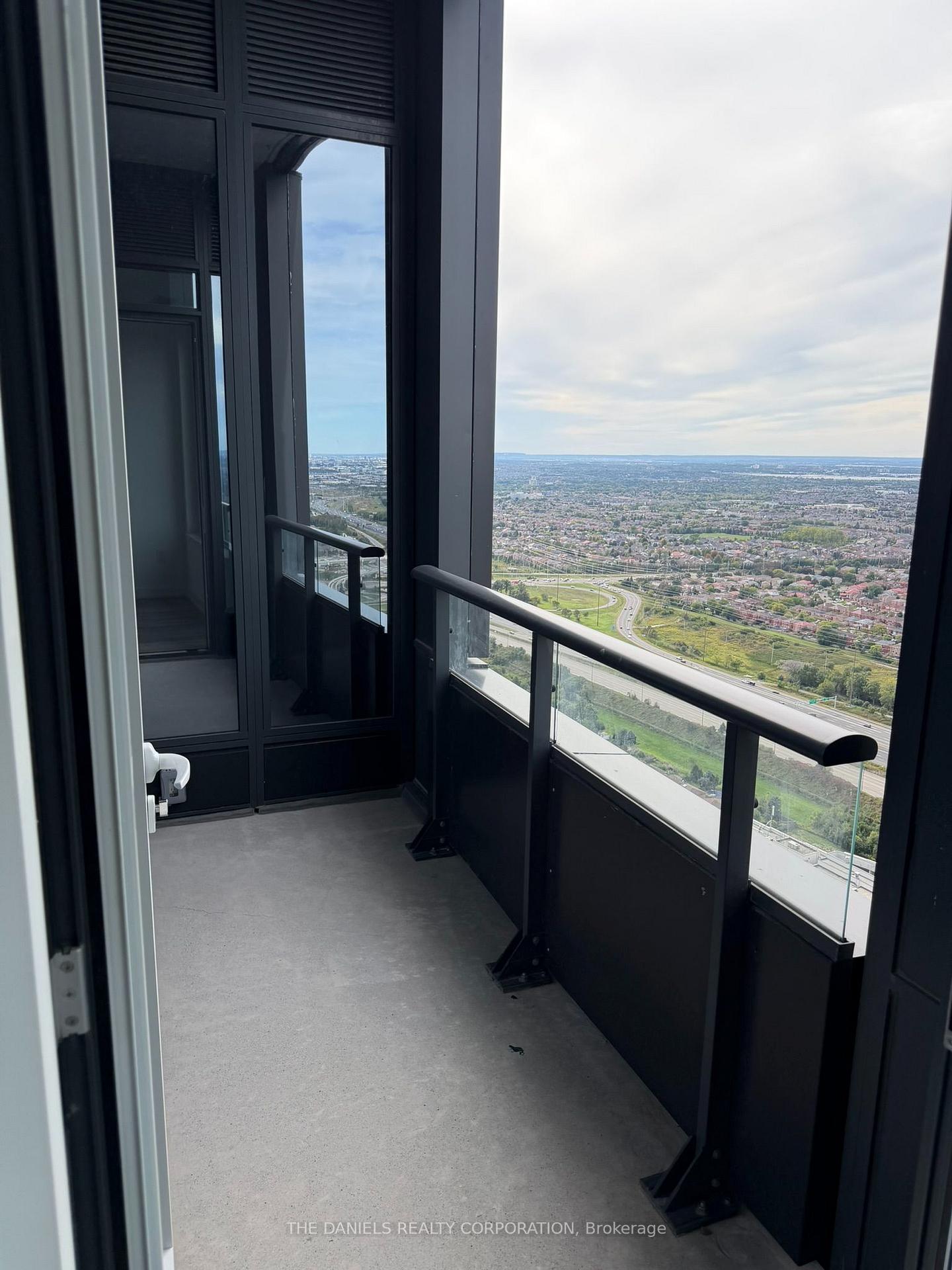 Photo 8 of Unit 4802, 395 Square One Drive, Mississauga, City Centre — HOMEH