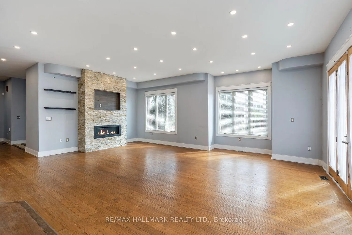 Photo 5 of 10 Sunray Crescent, North York, Downsview-Roding-CFB — HOMEH