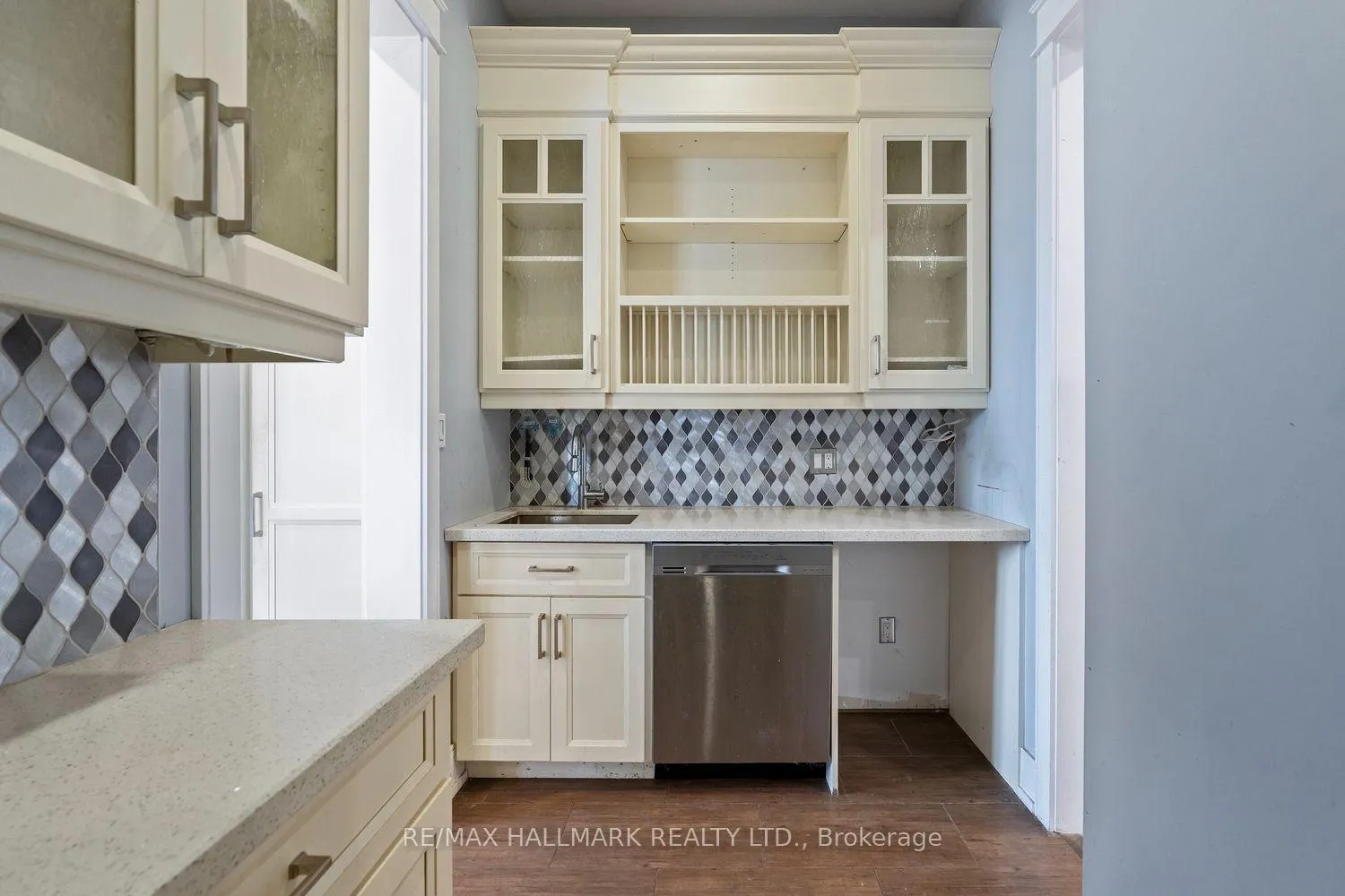 Photo 7 of 10 Sunray Crescent, North York, Downsview-Roding-CFB — HOMEH