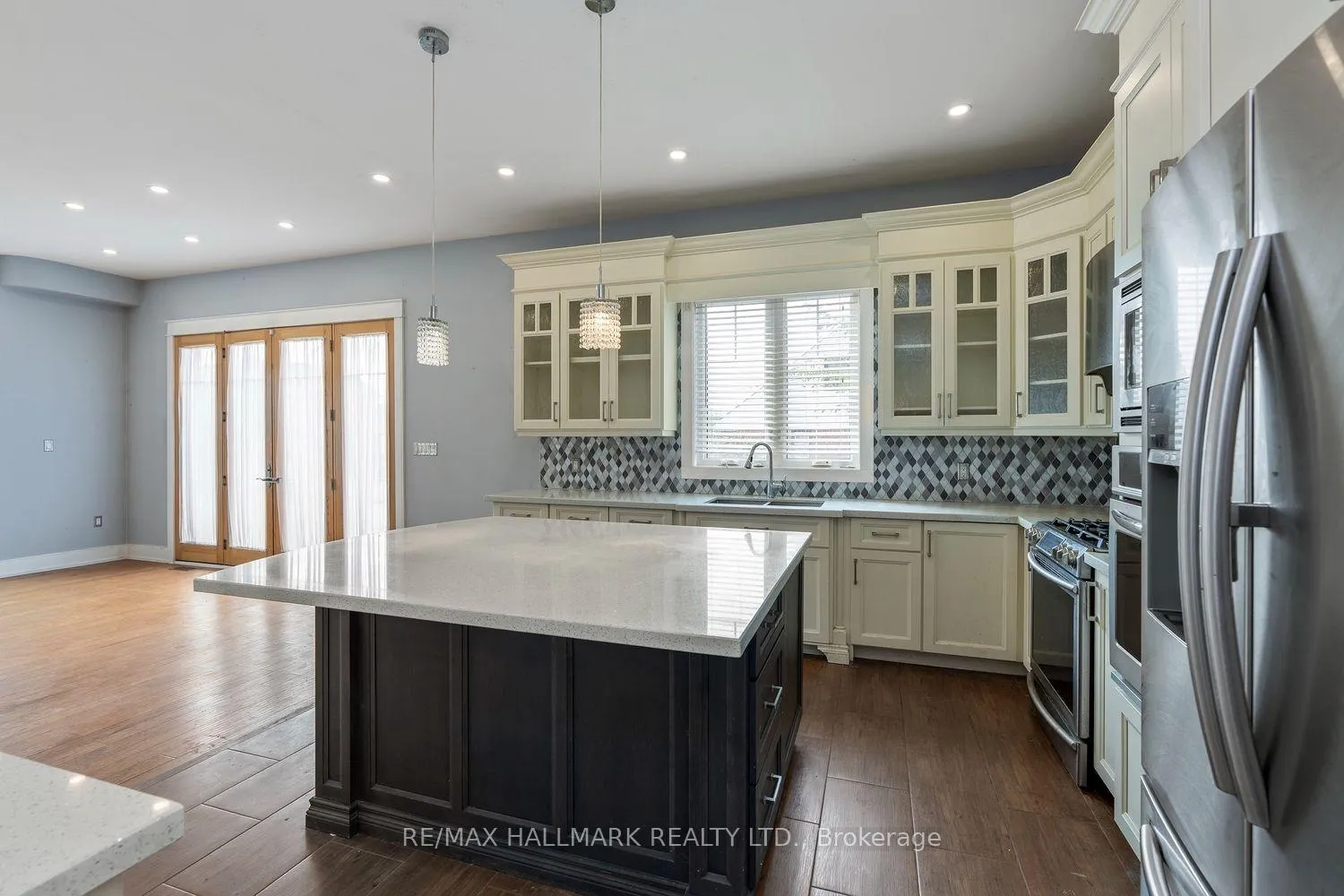 Photo 10 of 10 Sunray Crescent, North York, Downsview-Roding-CFB — HOMEH