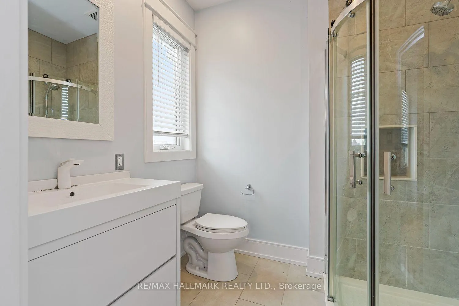 Photo 15 of 10 Sunray Crescent, North York, Downsview-Roding-CFB — HOMEH