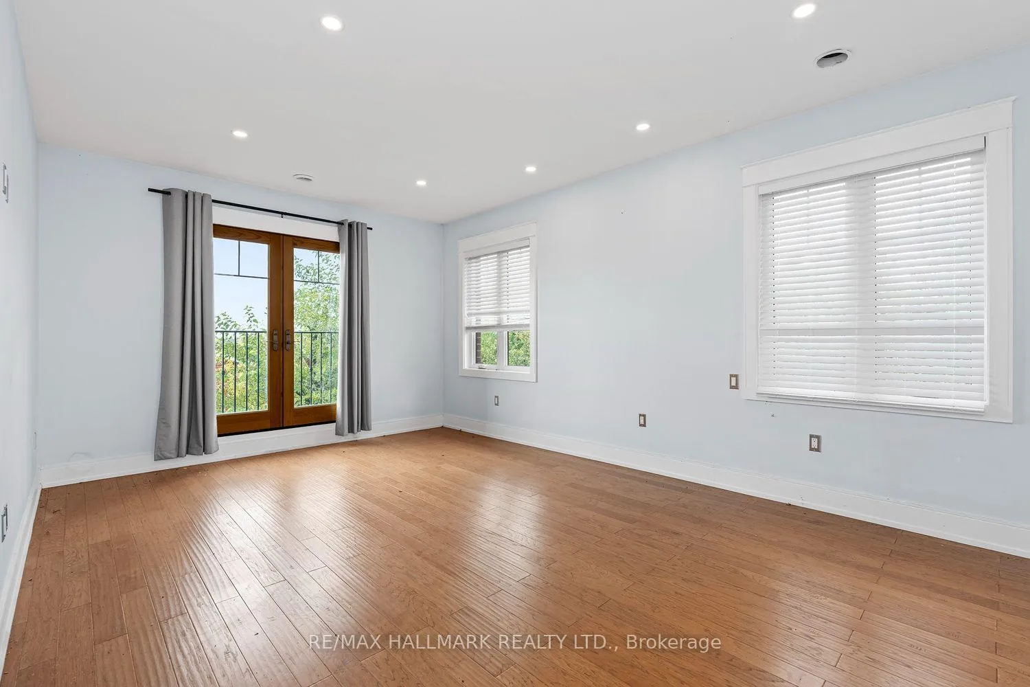 Photo 18 of 10 Sunray Crescent, North York, Downsview-Roding-CFB — HOMEH