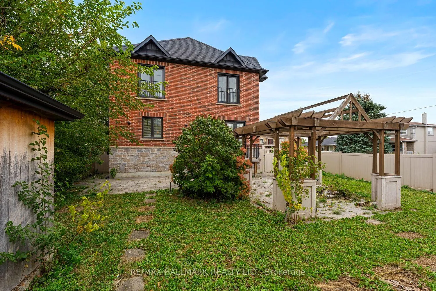 Photo 21 of 10 Sunray Crescent, North York, Downsview-Roding-CFB — HOMEH