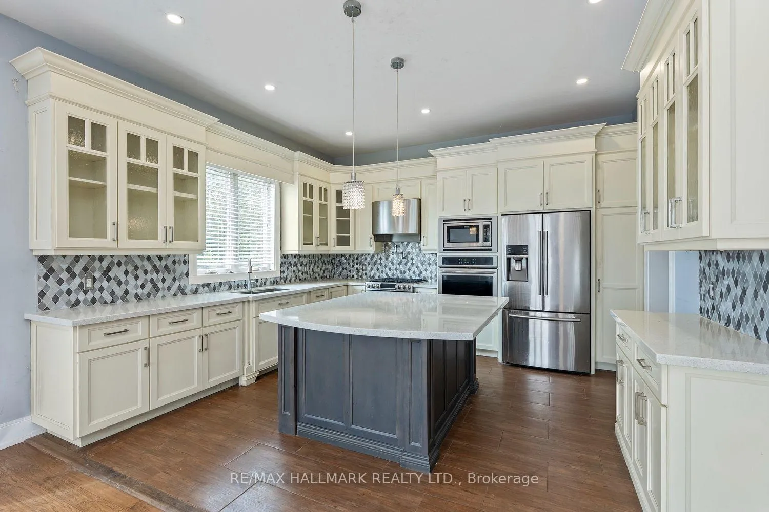 Photo 25 of 10 Sunray Crescent, North York, Downsview-Roding-CFB — HOMEH