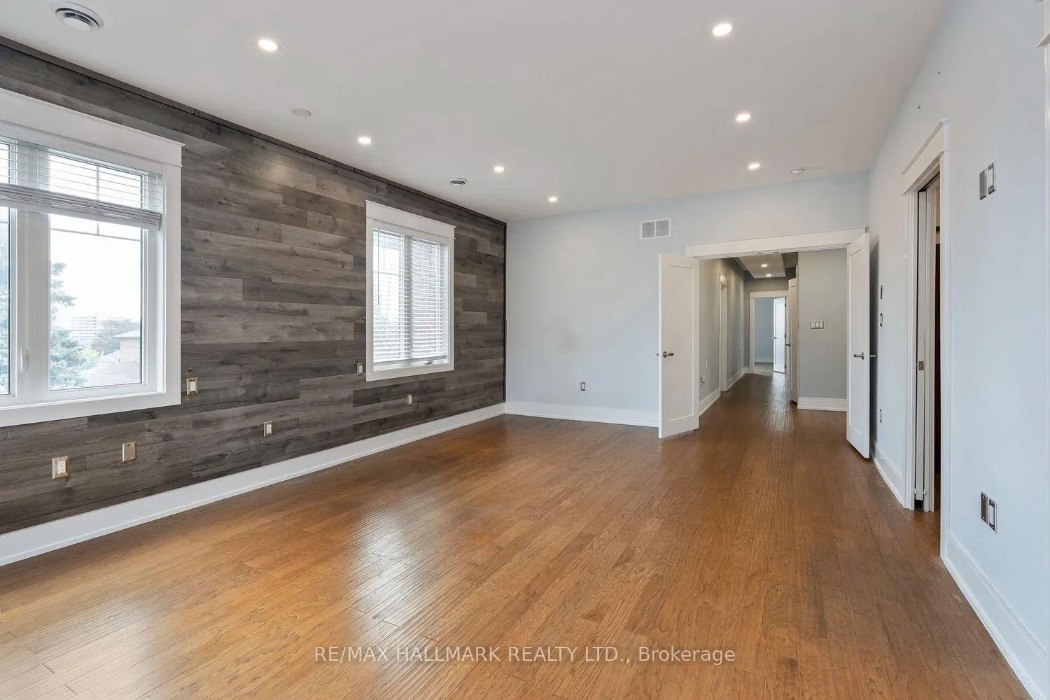 Photo 26 of 10 Sunray Crescent, North York, Downsview-Roding-CFB — HOMEH