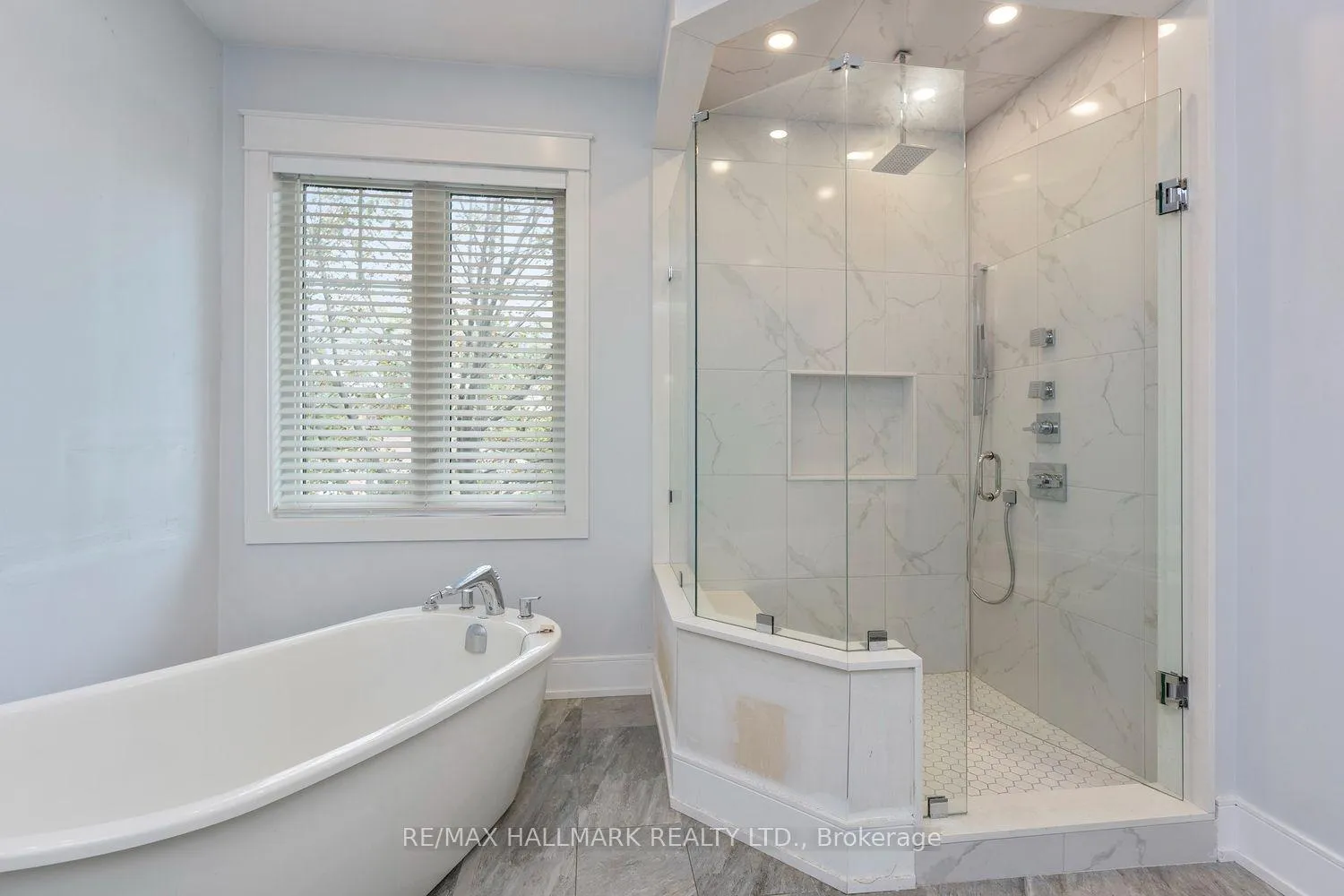 Photo 27 of 10 Sunray Crescent, North York, Downsview-Roding-CFB — HOMEH