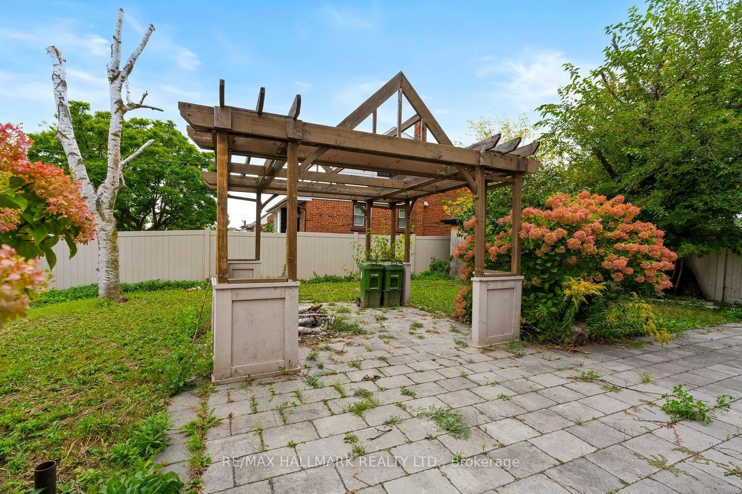 Photo 30 of 10 Sunray Crescent, North York, Downsview-Roding-CFB — HOMEH