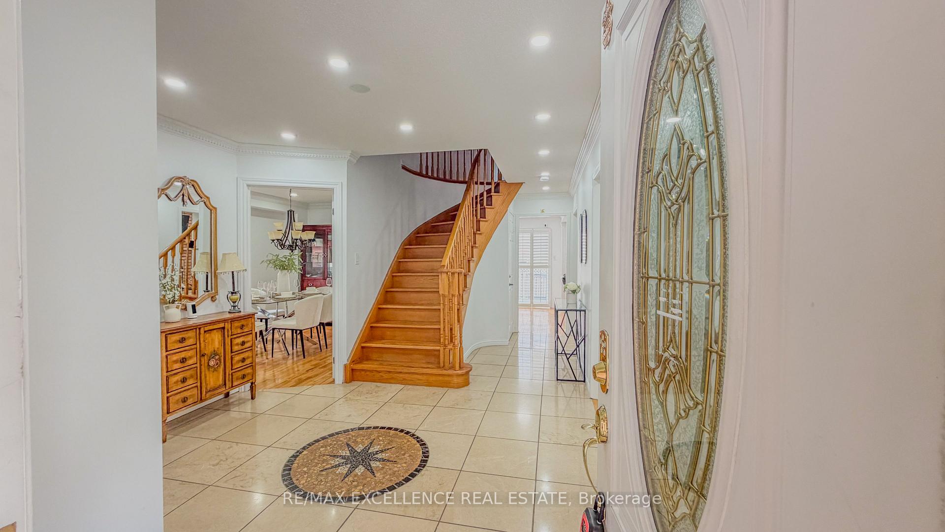 Photo 5 of 303 Hickory Circle, Oakville, Wedgewood Creek — HOMEH