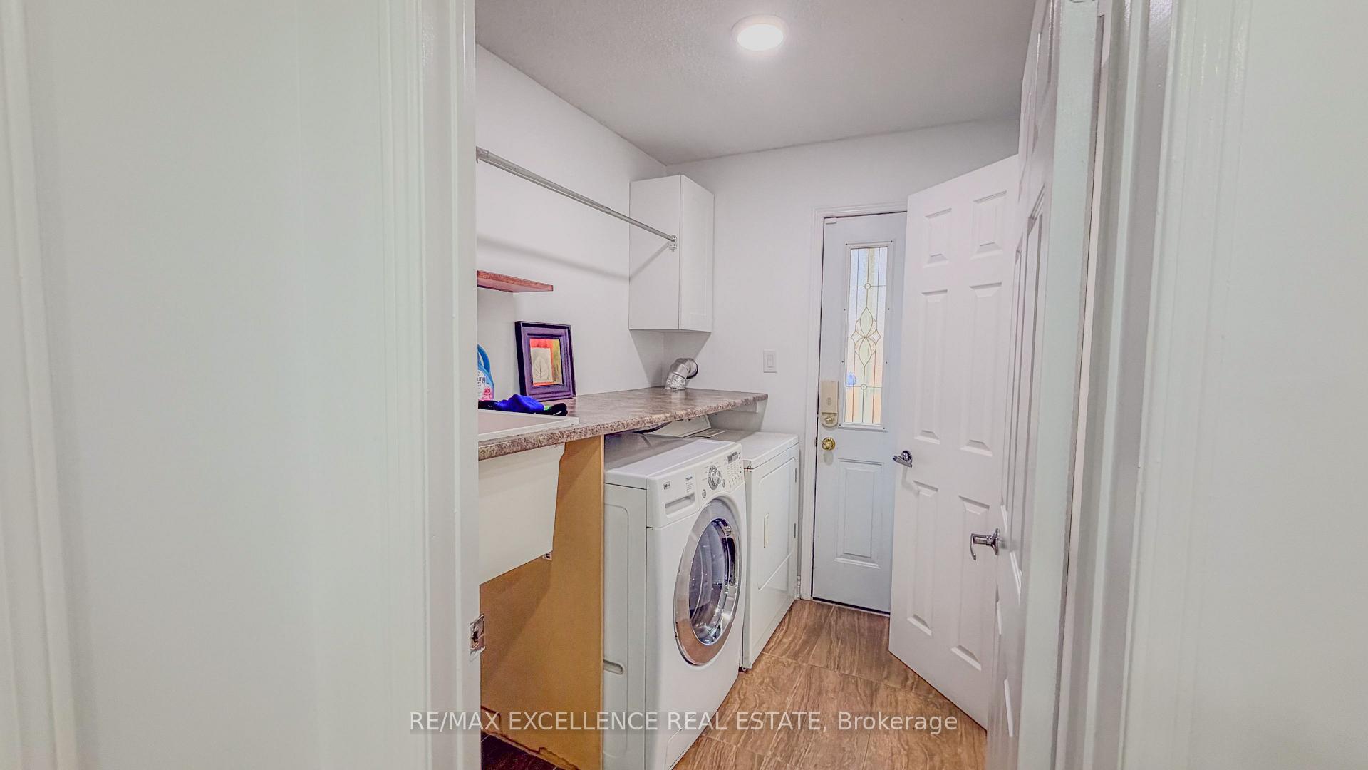 Photo 8 of 303 Hickory Circle, Oakville, Wedgewood Creek — HOMEH