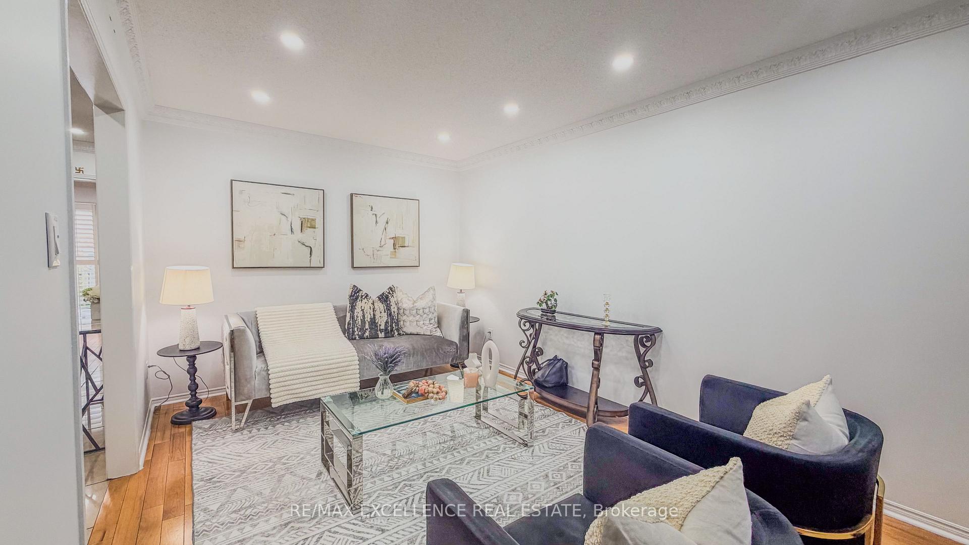 Photo 9 of 303 Hickory Circle, Oakville, Wedgewood Creek — HOMEH