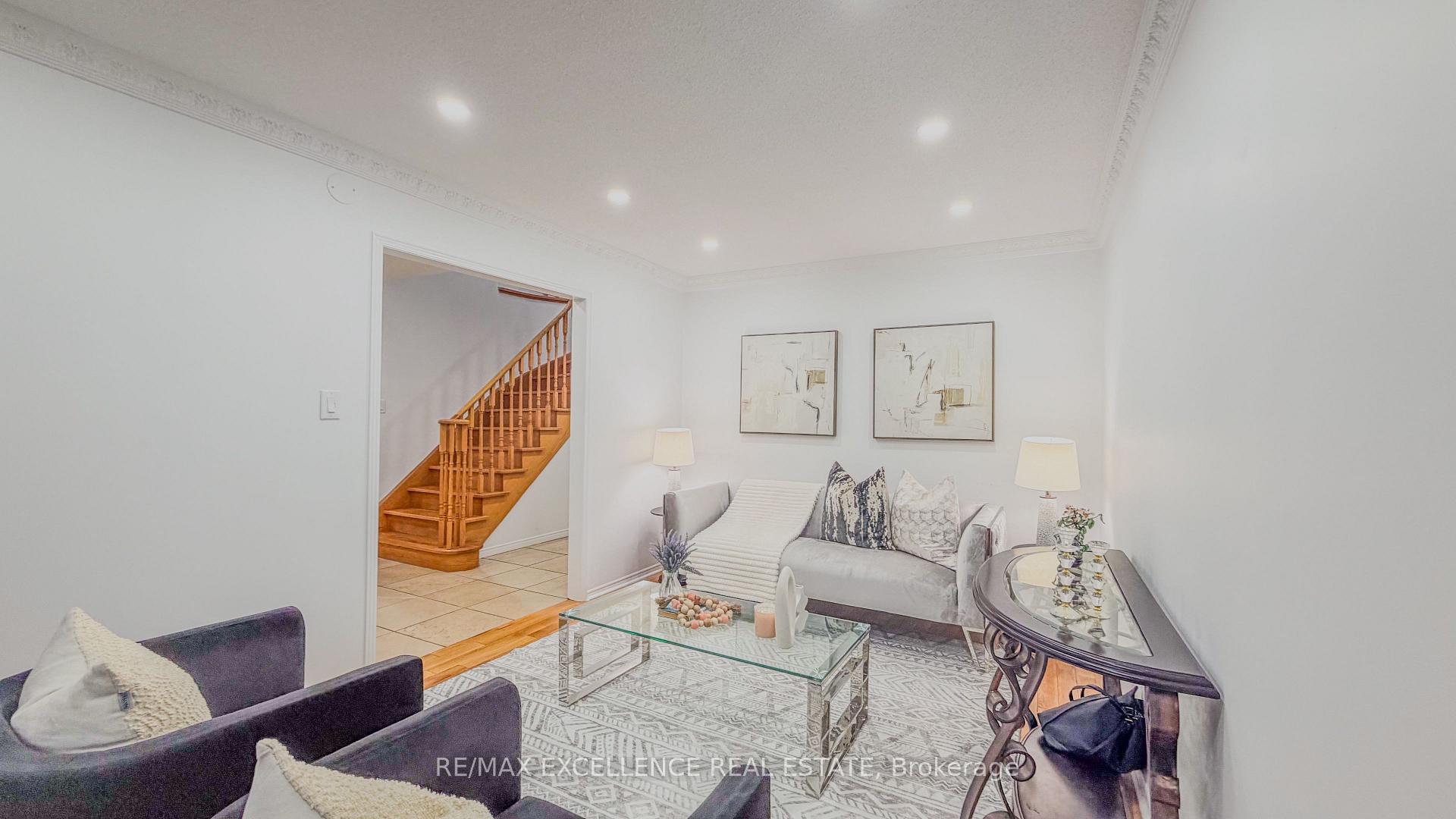 Photo 10 of 303 Hickory Circle, Oakville, Wedgewood Creek — HOMEH