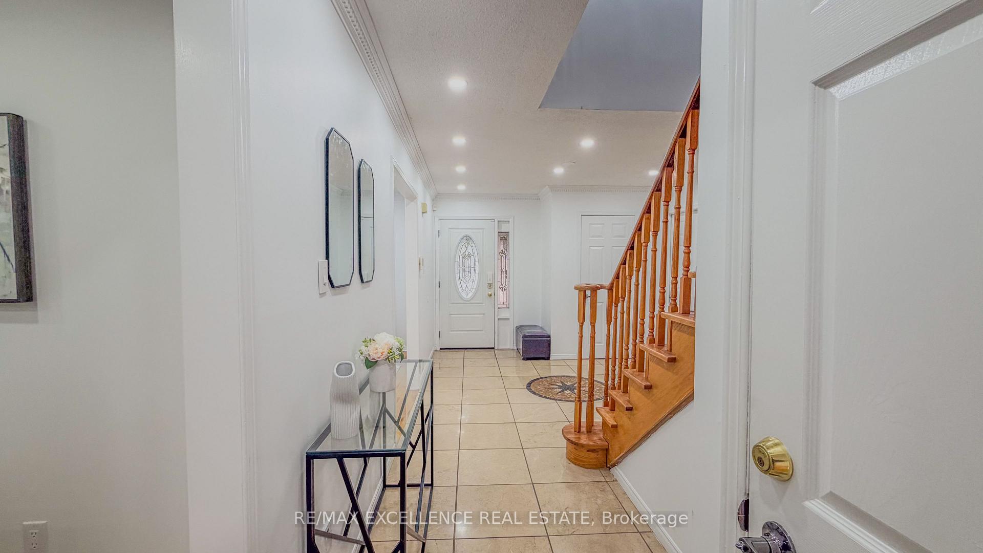 Photo 11 of 303 Hickory Circle, Oakville, Wedgewood Creek — HOMEH