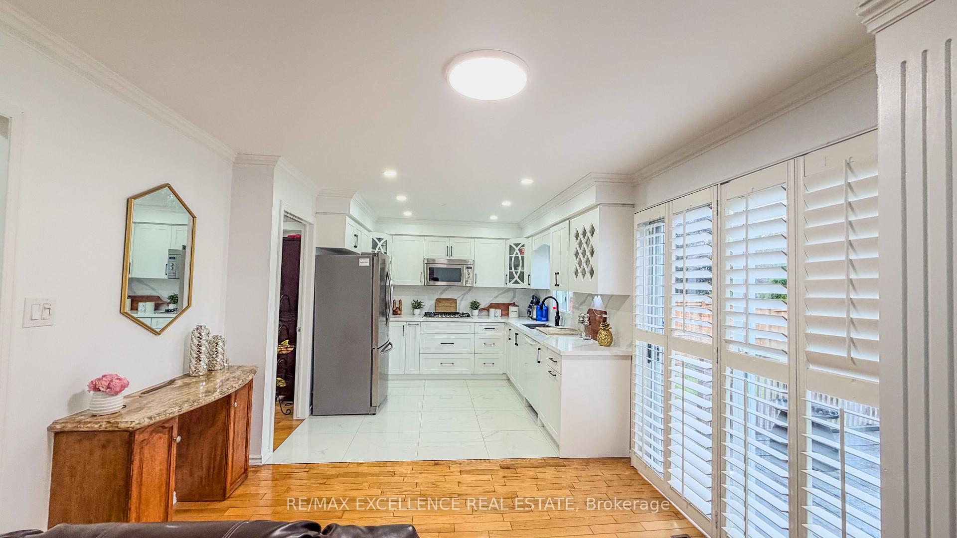 Photo 13 of 303 Hickory Circle, Oakville, Wedgewood Creek — HOMEH