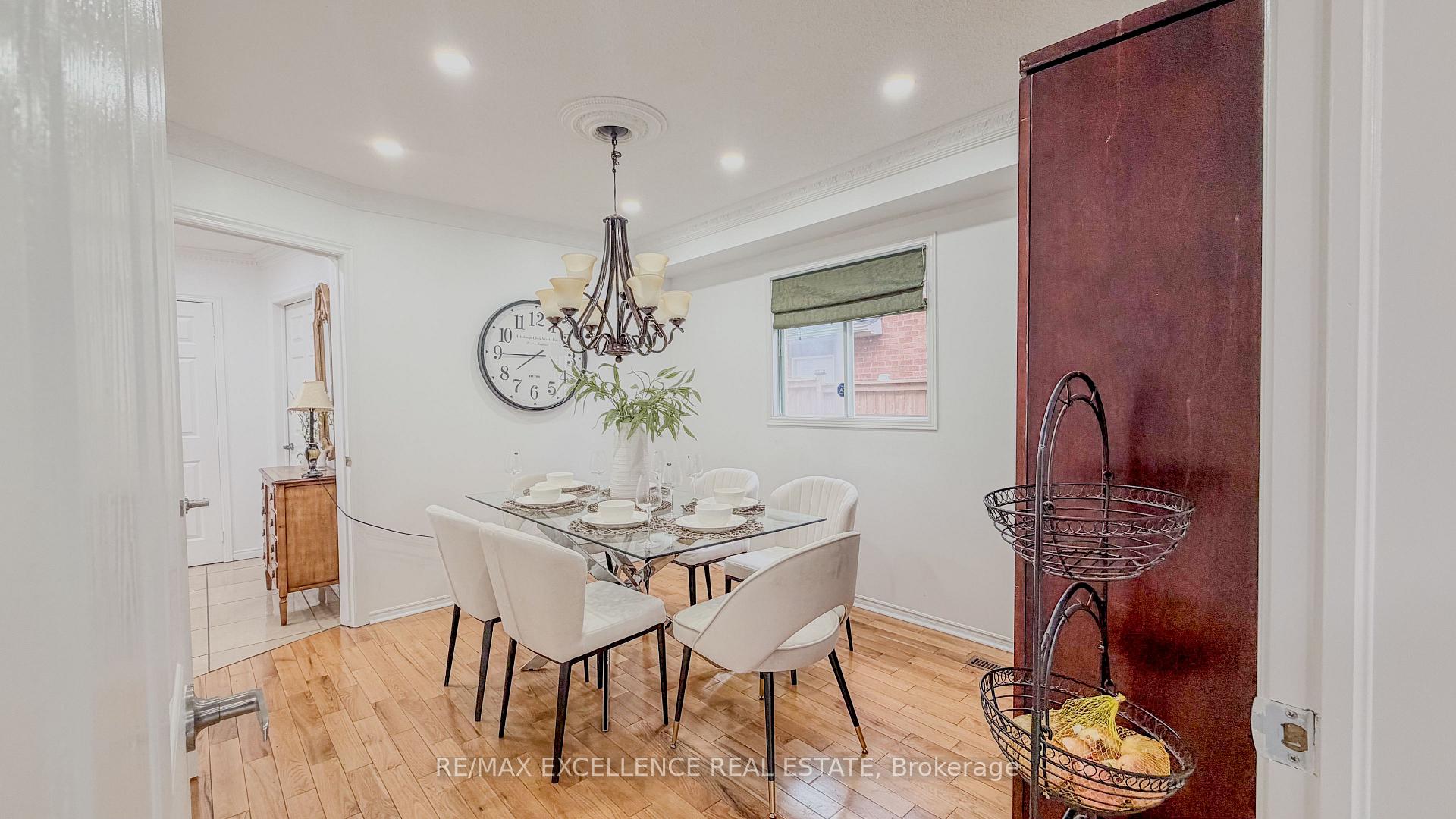 Photo 15 of 303 Hickory Circle, Oakville, Wedgewood Creek — HOMEH