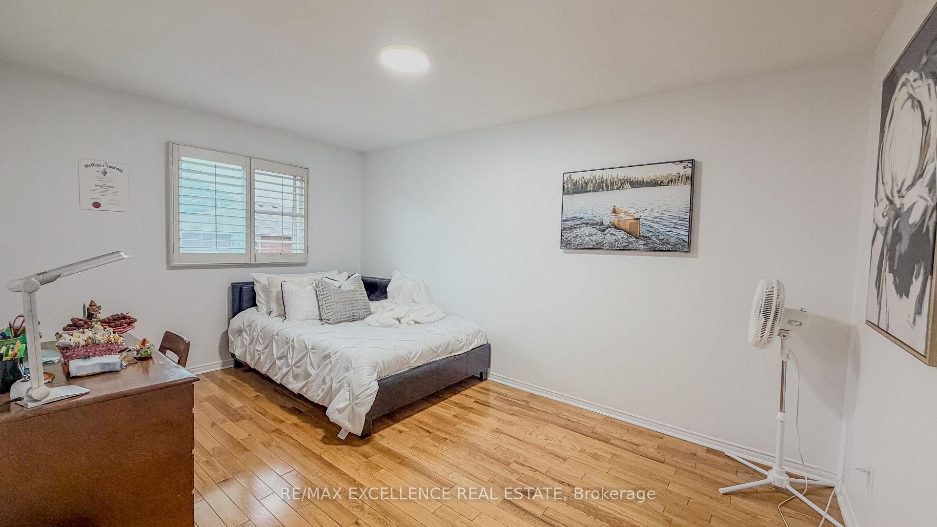 Photo 16 of 303 Hickory Circle, Oakville, Wedgewood Creek — HOMEH
