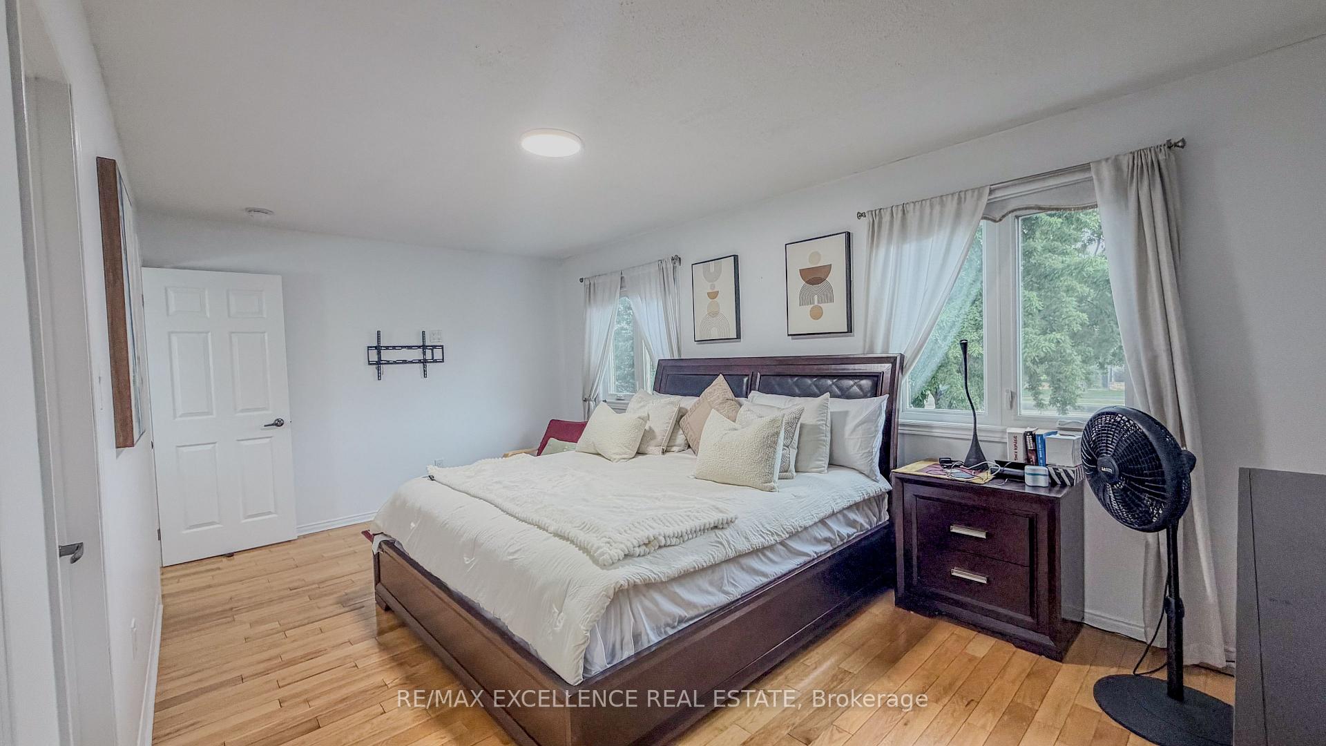 Photo 20 of 303 Hickory Circle, Oakville, Wedgewood Creek — HOMEH