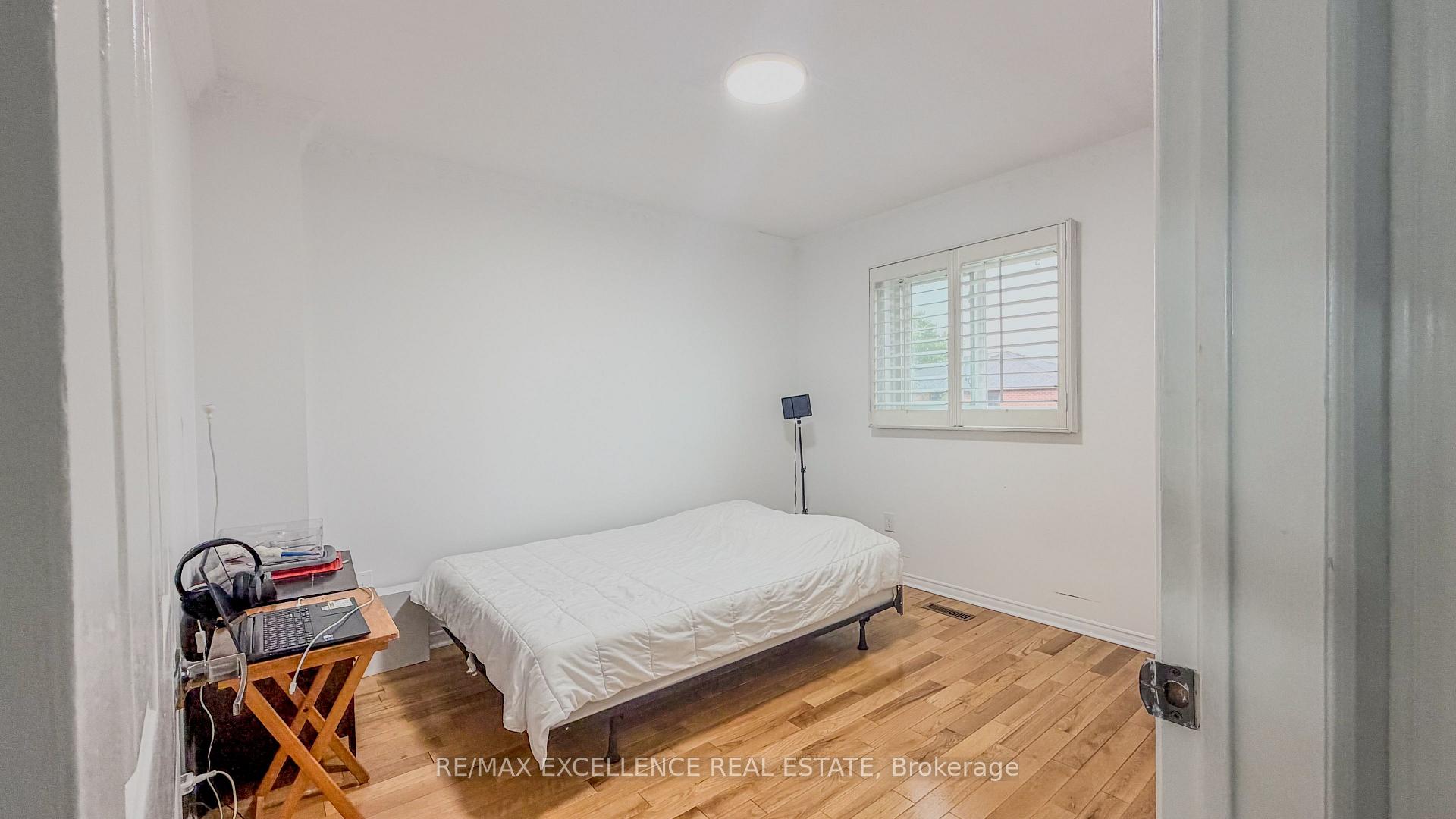 Photo 24 of 303 Hickory Circle, Oakville, Wedgewood Creek — HOMEH