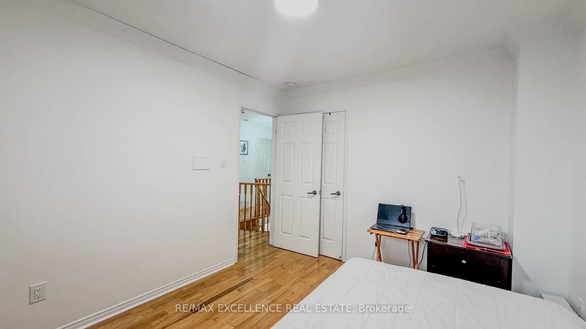 Photo 25 of 303 Hickory Circle, Oakville, Wedgewood Creek — HOMEH