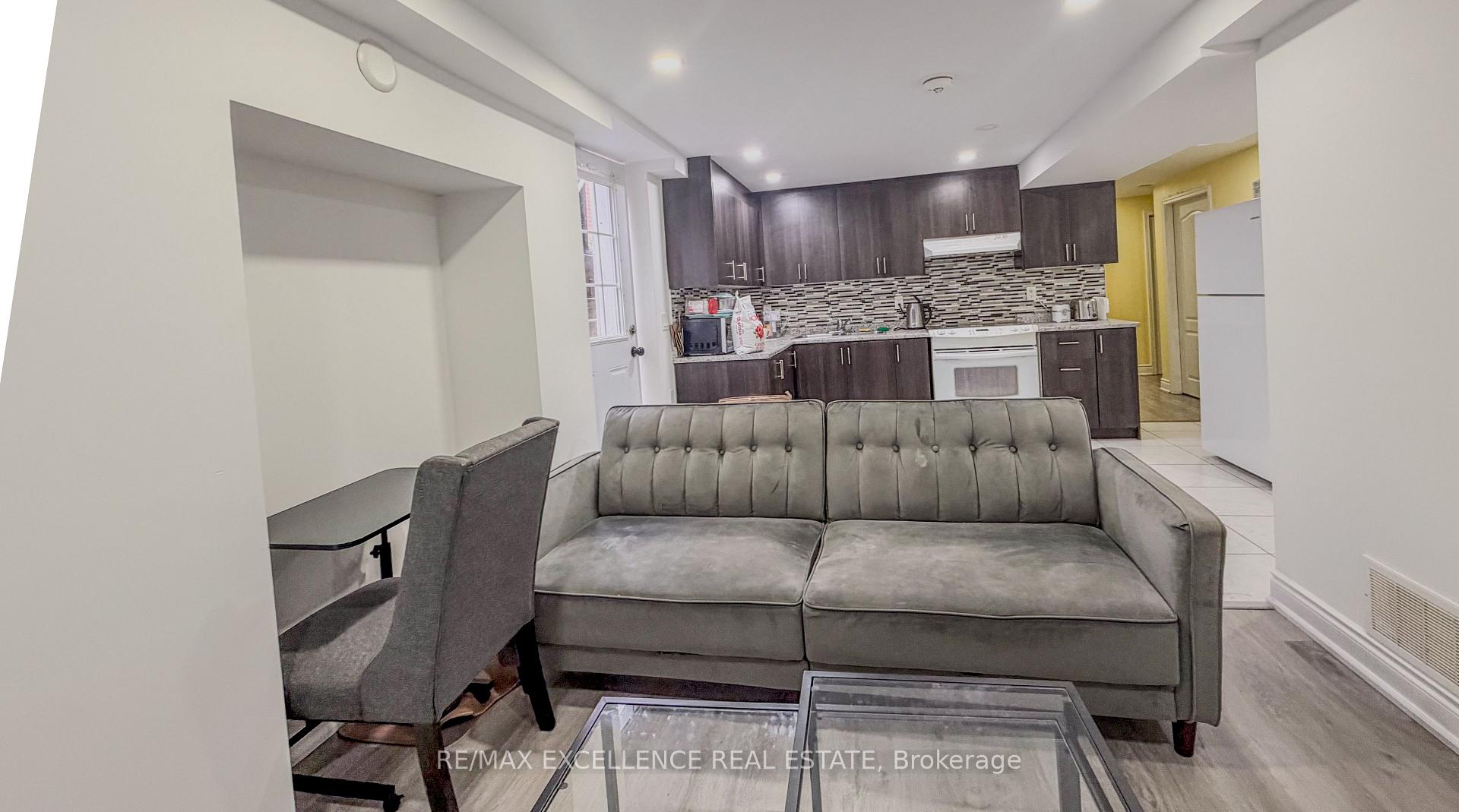 Photo 27 of 303 Hickory Circle, Oakville, Wedgewood Creek — HOMEH