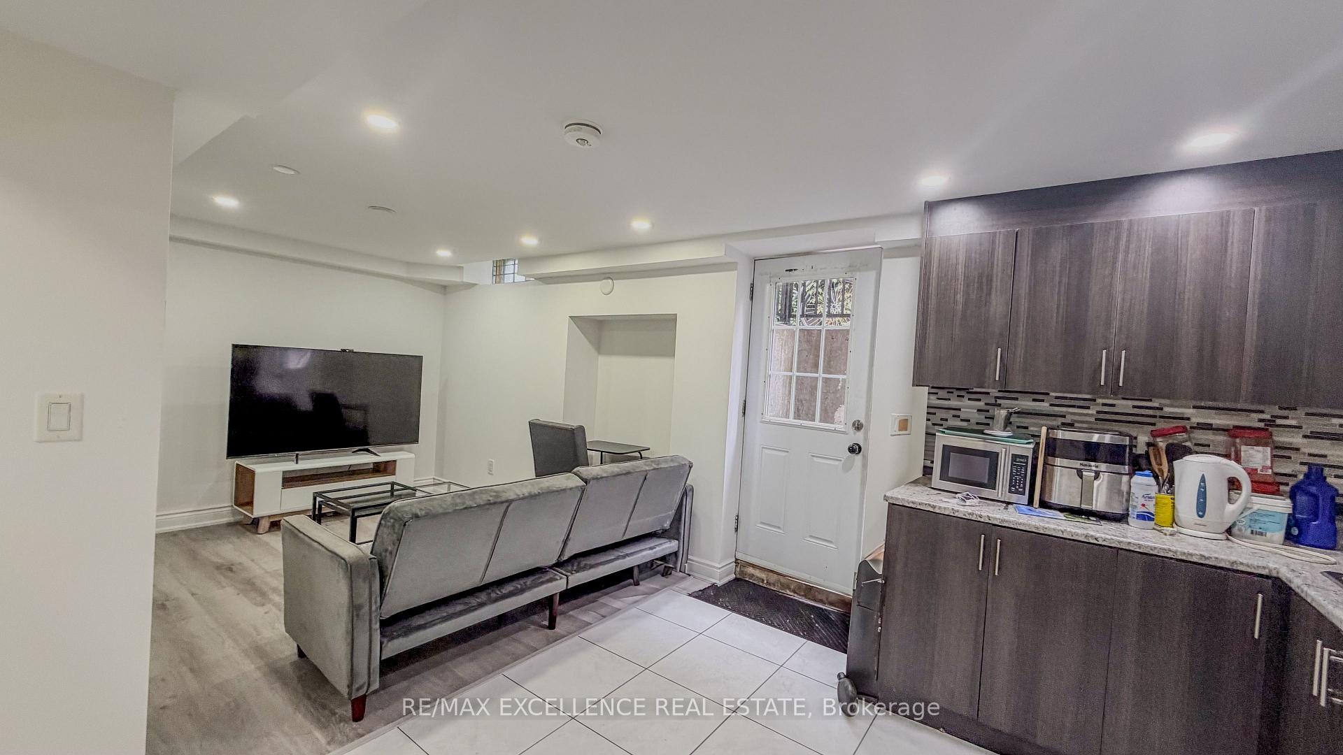 Photo 28 of 303 Hickory Circle, Oakville, Wedgewood Creek — HOMEH