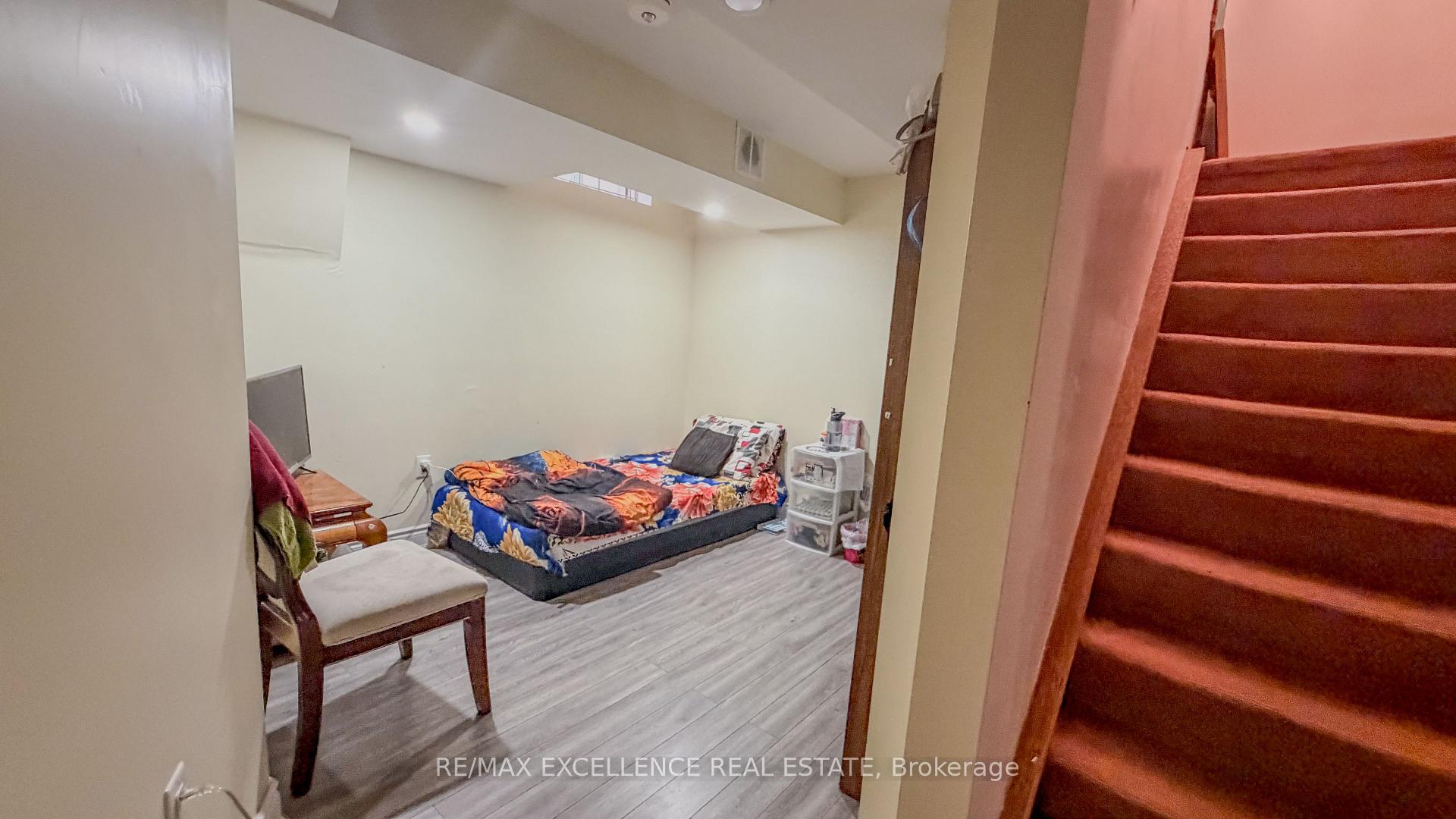 Photo 30 of 303 Hickory Circle, Oakville, Wedgewood Creek — HOMEH