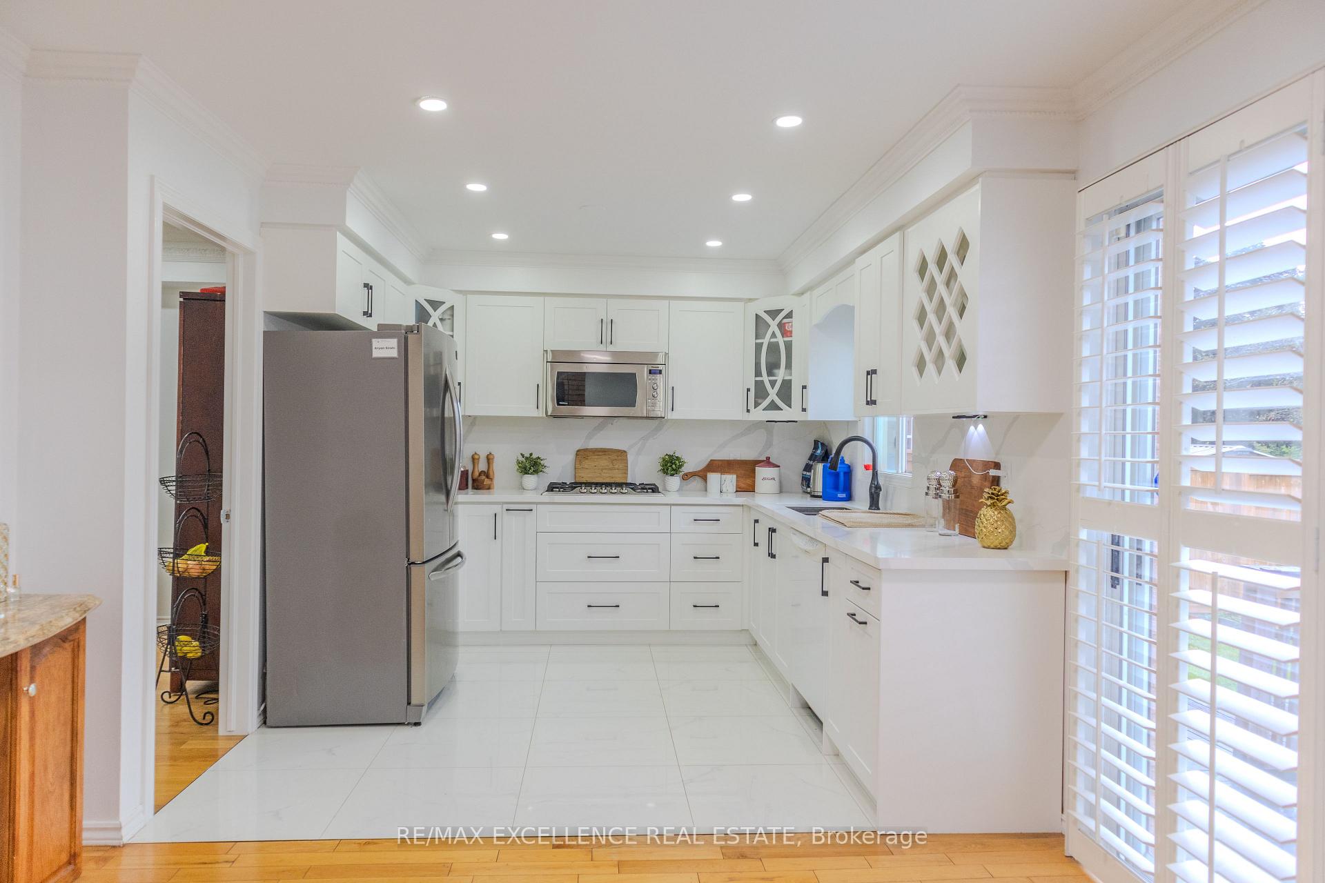 Photo 33 of 303 Hickory Circle, Oakville, Wedgewood Creek — HOMEH