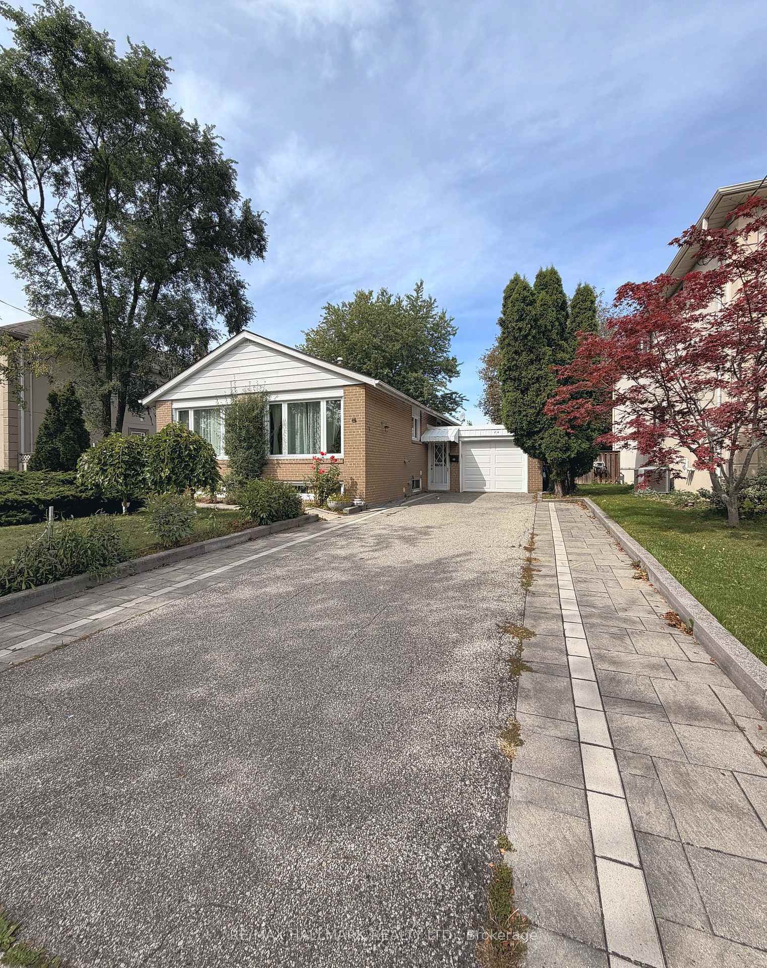 Photo 2 of 24 Sabine Road, Etobicoke, Eringate-Centennial-West Deane — HOMEH