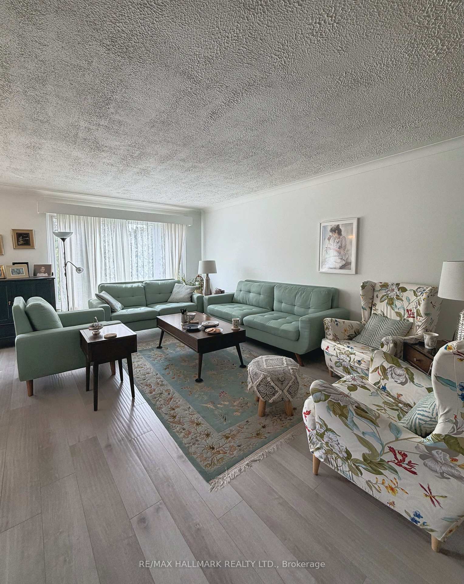 Photo 3 of 24 Sabine Road, Etobicoke, Eringate-Centennial-West Deane — HOMEH