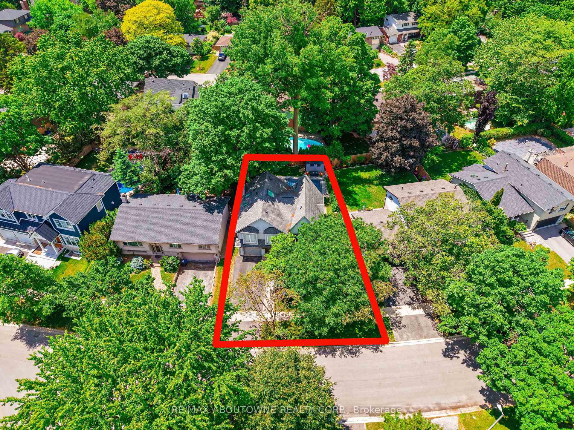 Photo 3 of 428 Brookmill Road, Oakville, Ford — HOMEH