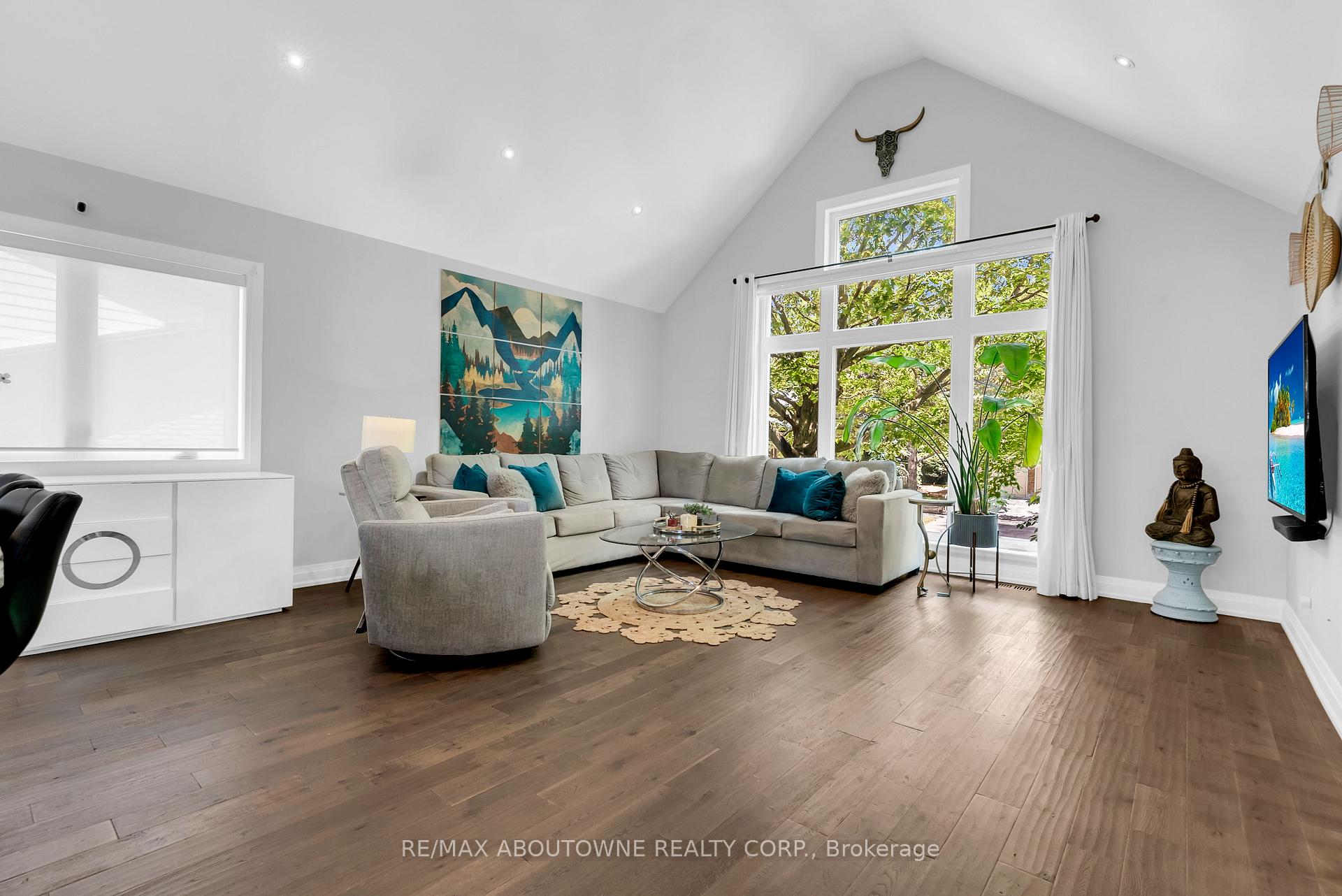 Photo 12 of 428 Brookmill Road, Oakville, Ford — HOMEH
