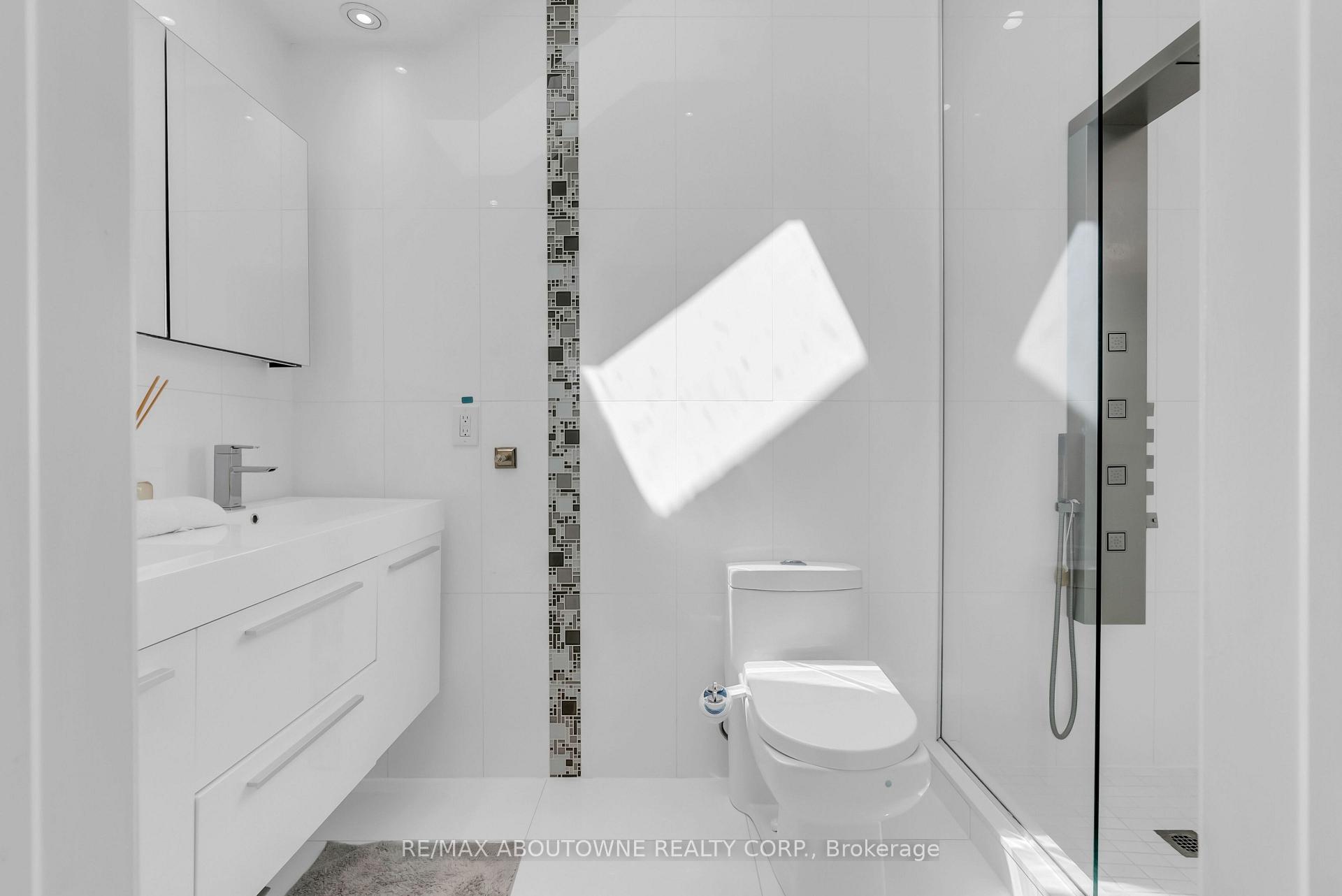 Photo 24 of 428 Brookmill Road, Oakville, Ford — HOMEH