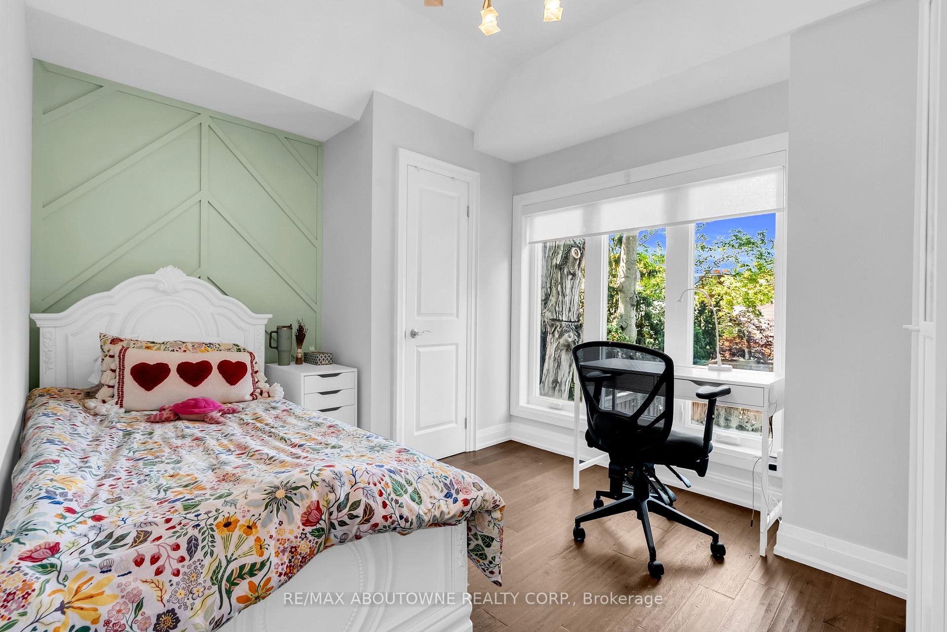 Photo 26 of 428 Brookmill Road, Oakville, Ford — HOMEH