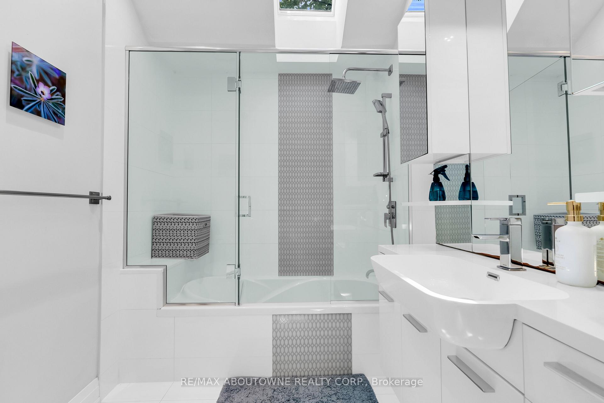 Photo 29 of 428 Brookmill Road, Oakville, Ford — HOMEH
