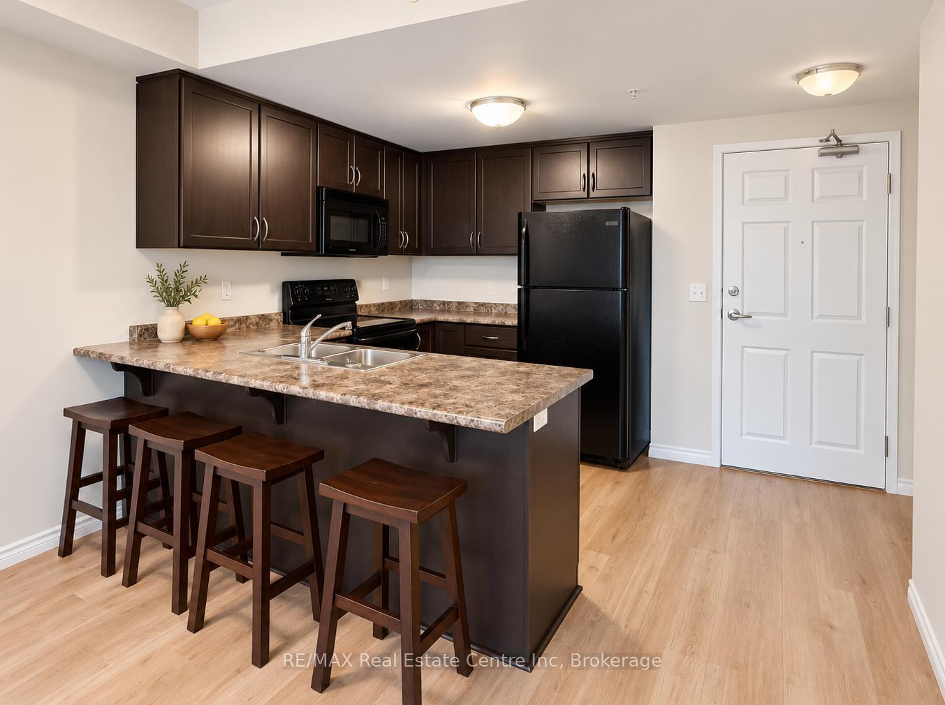 Photo 2 of Unit 303, 67 Kingsbury Square, Guelph, Pineridge/Westminster Woods — HOMEH