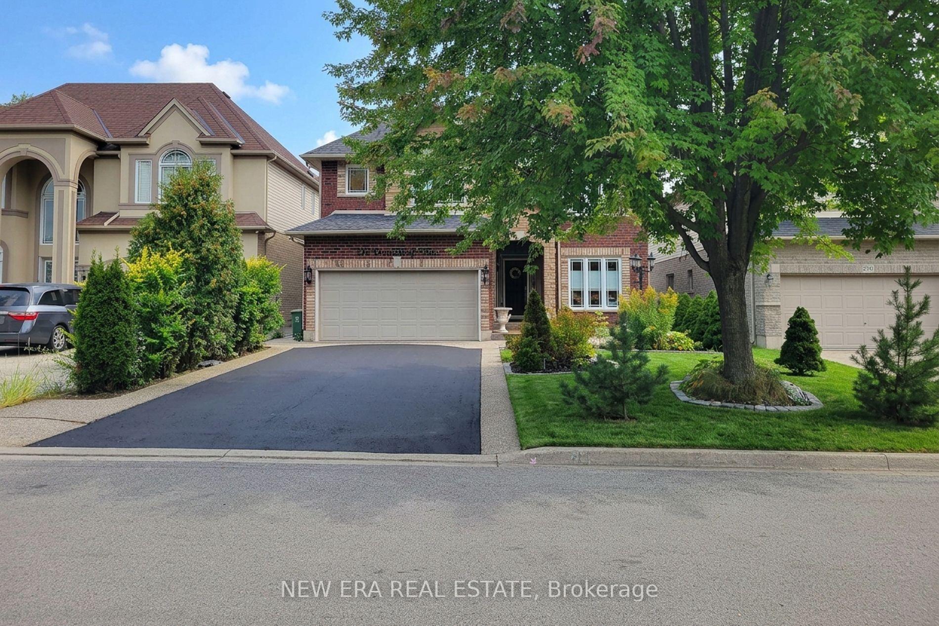 Photo 2 of 214 Cloverleaf Drive, Hamilton, Meadowlands — HOMEH