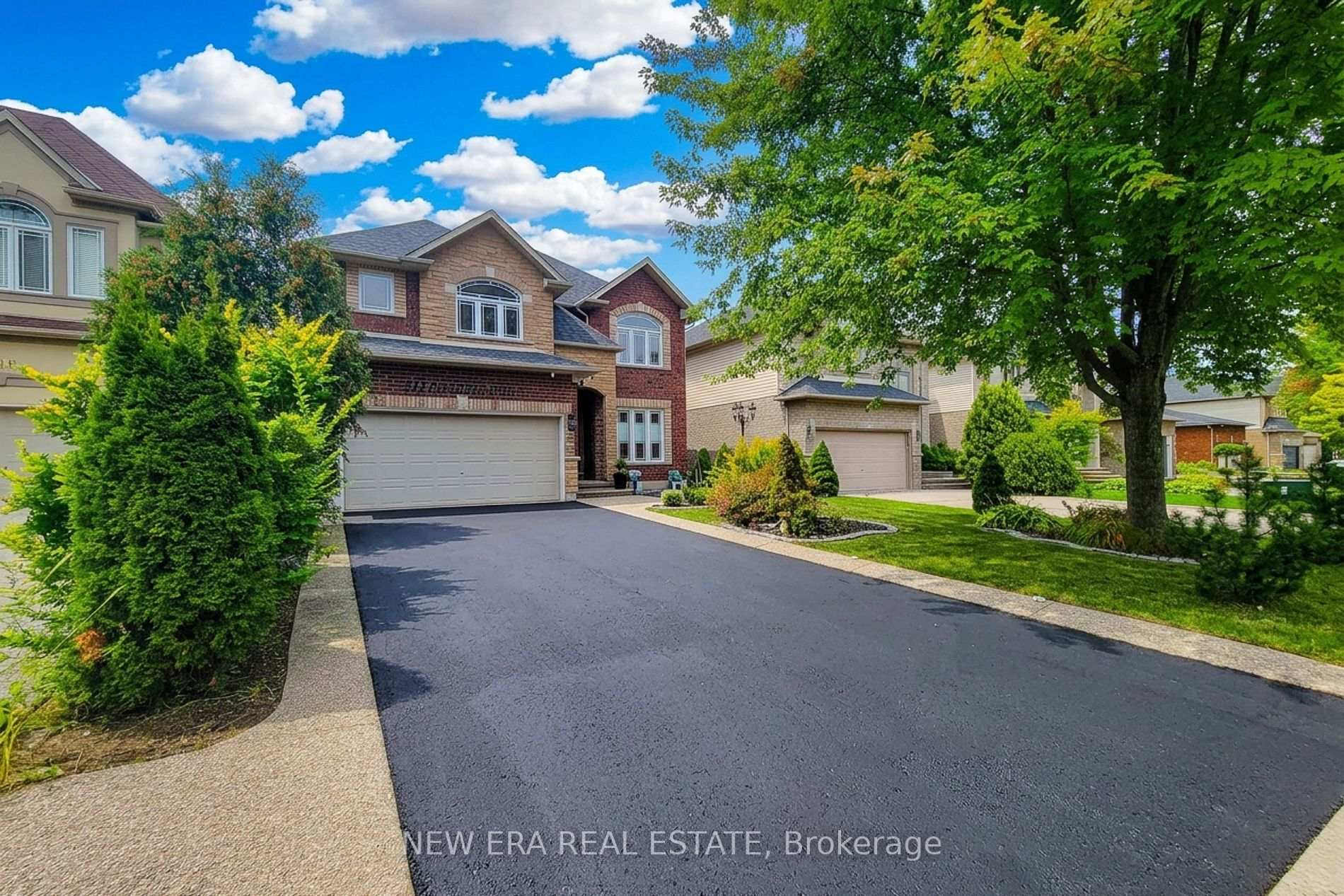 Photo 3 of 214 Cloverleaf Drive, Hamilton, Meadowlands — HOMEH