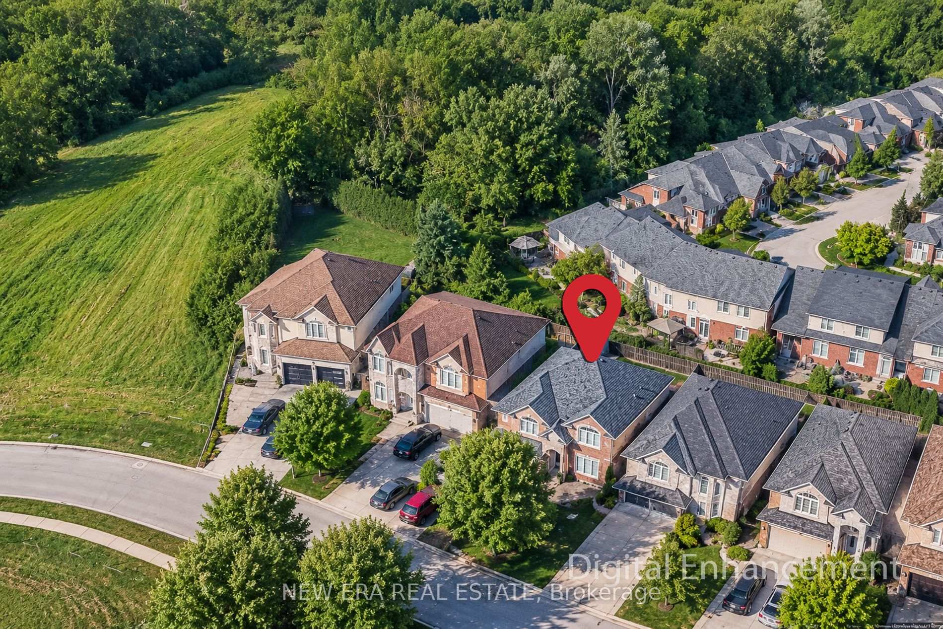 Photo 4 of 214 Cloverleaf Drive, Hamilton, Meadowlands — HOMEH